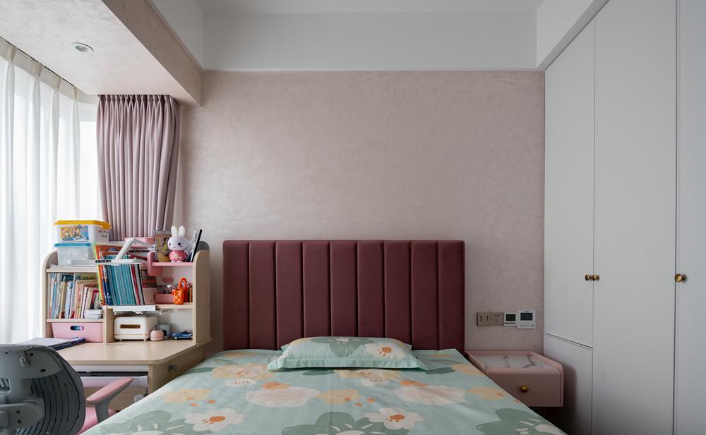 现代轻奢风四口之家设计-43