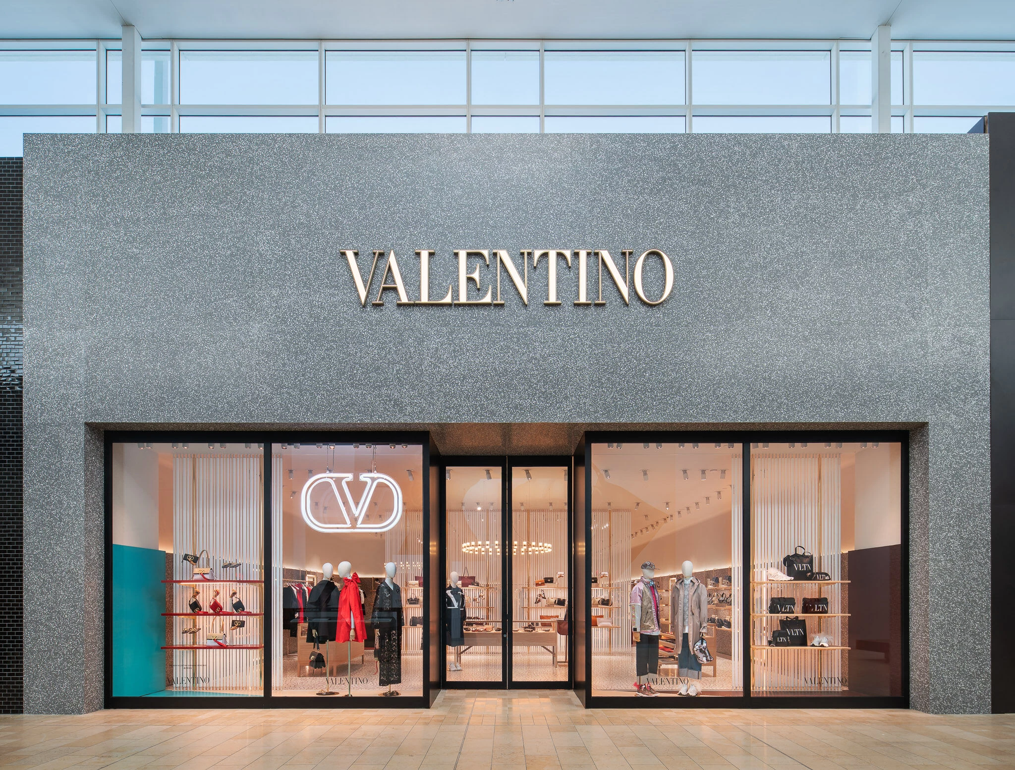 Valentino 加拿大的第一家店-8