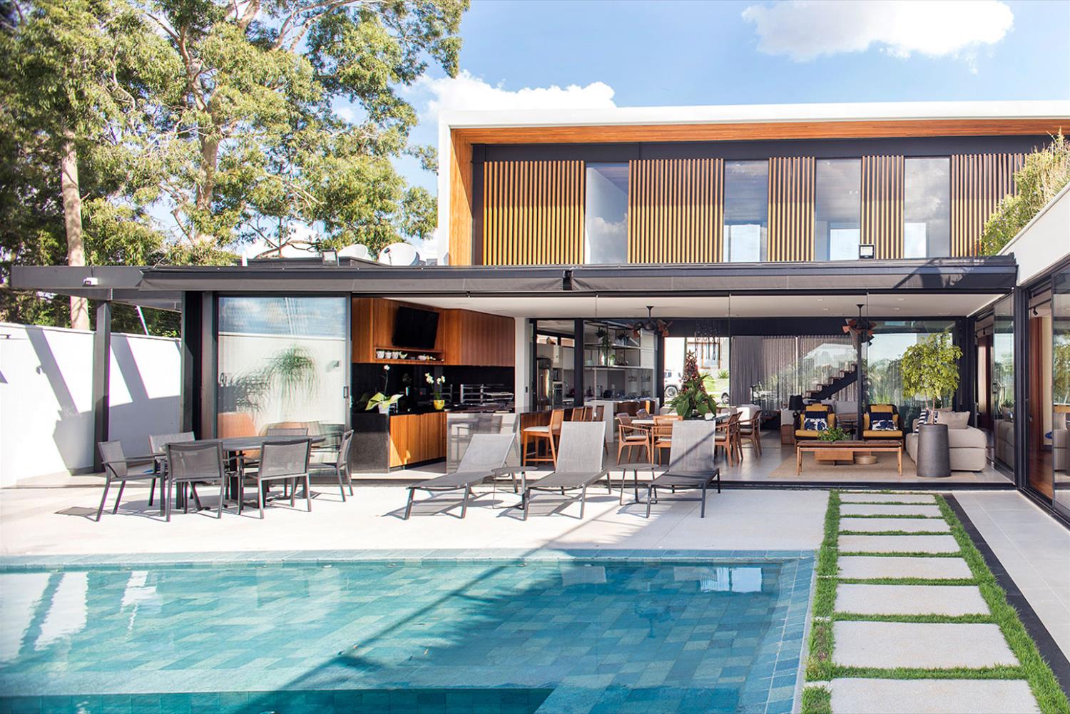 巴西 Jundiaí住宅 | 巧妙的体积交错设计-2