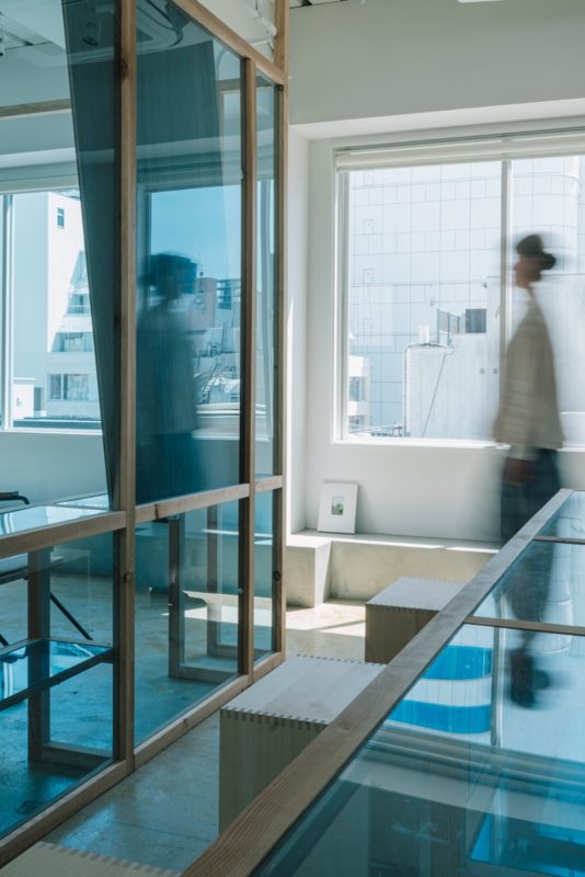 由于neute并非常见词汇，不清楚其确切含义，无法提供准确翻译 丨未明确提及整体设计方,涉及榎本太一,宇坪伸二等相关人员-51