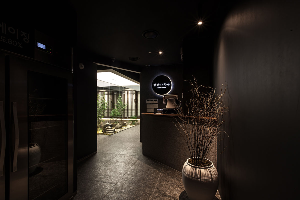 韩式餐厅“中央情报局”设计 | 石木庭院与传统氛围的完美结合-9