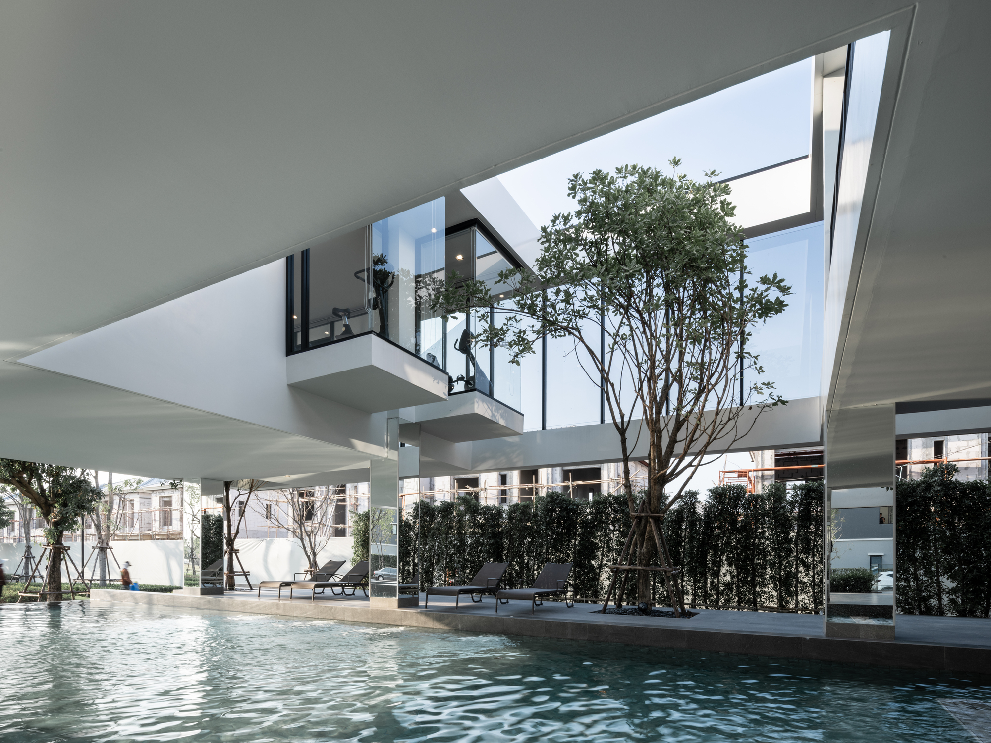 AP Grand Pleno Phahol Ransit Club House / ForX Design Studio-33