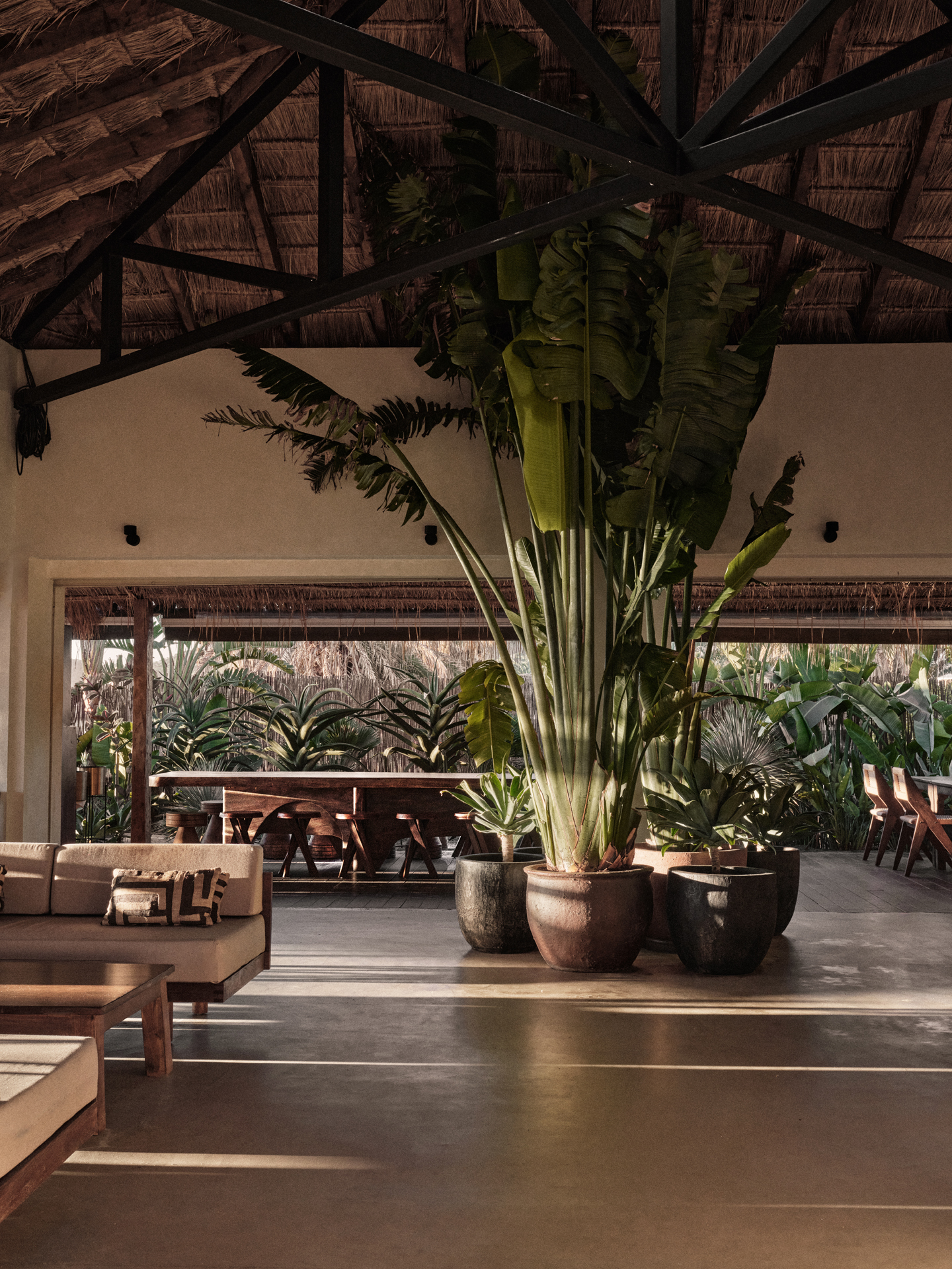 伊维萨岛海滨别墅丨Annabell Kutucu,Lambs and Lions-8