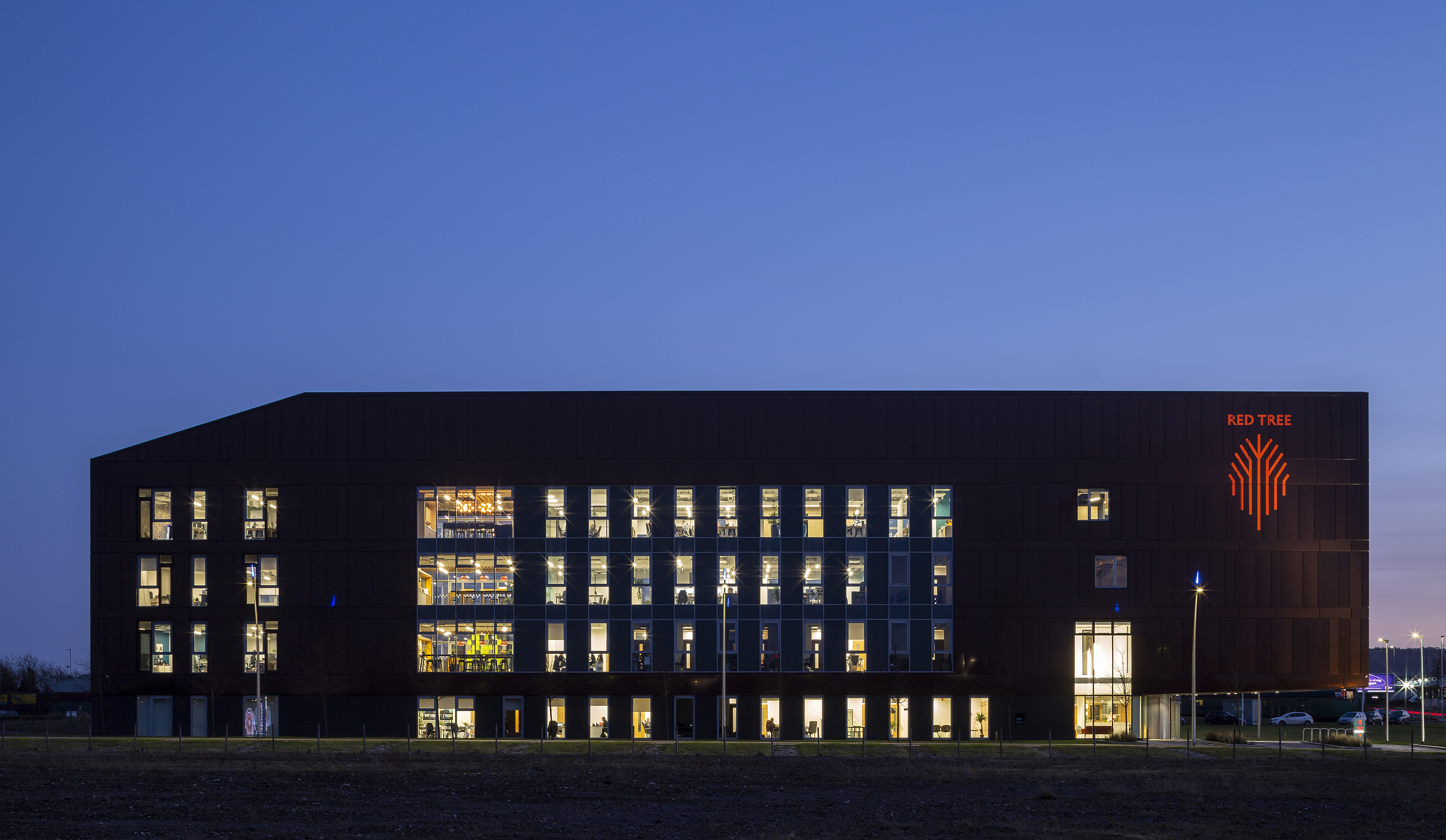 苏格兰最大再生计划中的商业建筑示范-15