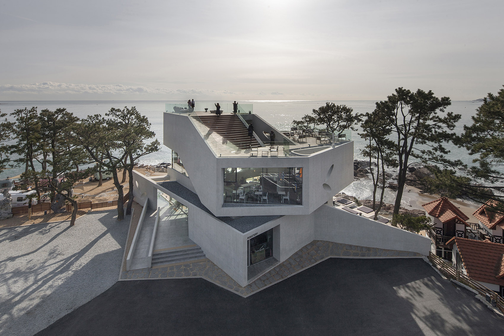 韩国WAVEON海边咖啡厅 / Heesoo Kwak-4