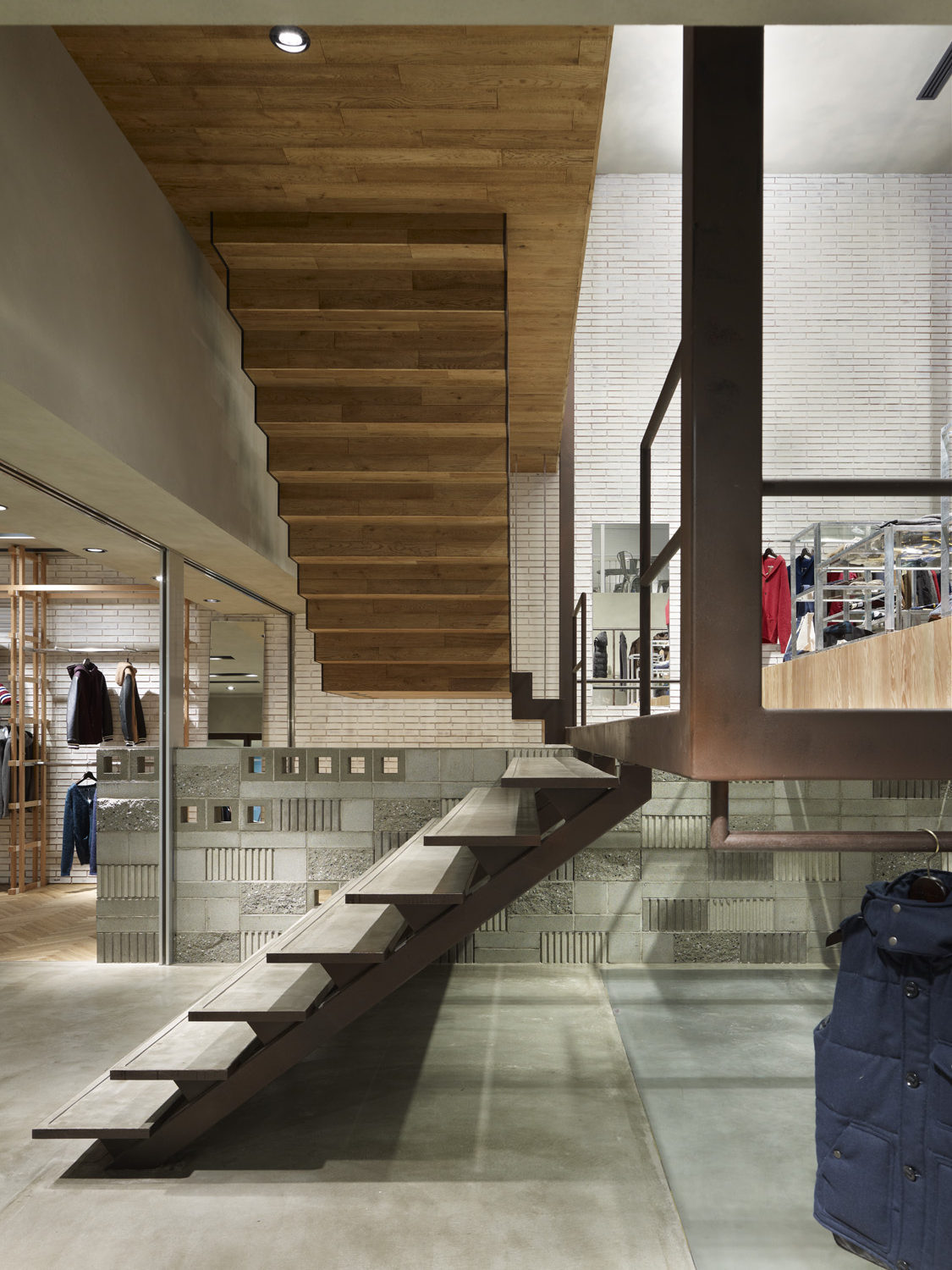 福冈怒蓝（注：这里RAGEBLUE可能是特定名称，直译为怒蓝，结合Fukuoka（福冈），推测可能是福冈的某个品牌、组织等叫怒蓝 ） 丨日本福冈丨构造设计寺戸巽海,照明设计DAIKO-31