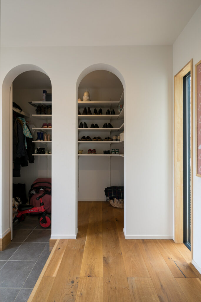 プライバシーと開放感を両立 二重の凸型形状がもたらす起伏ある大空間 | Style of Life | 100%LiFE-5