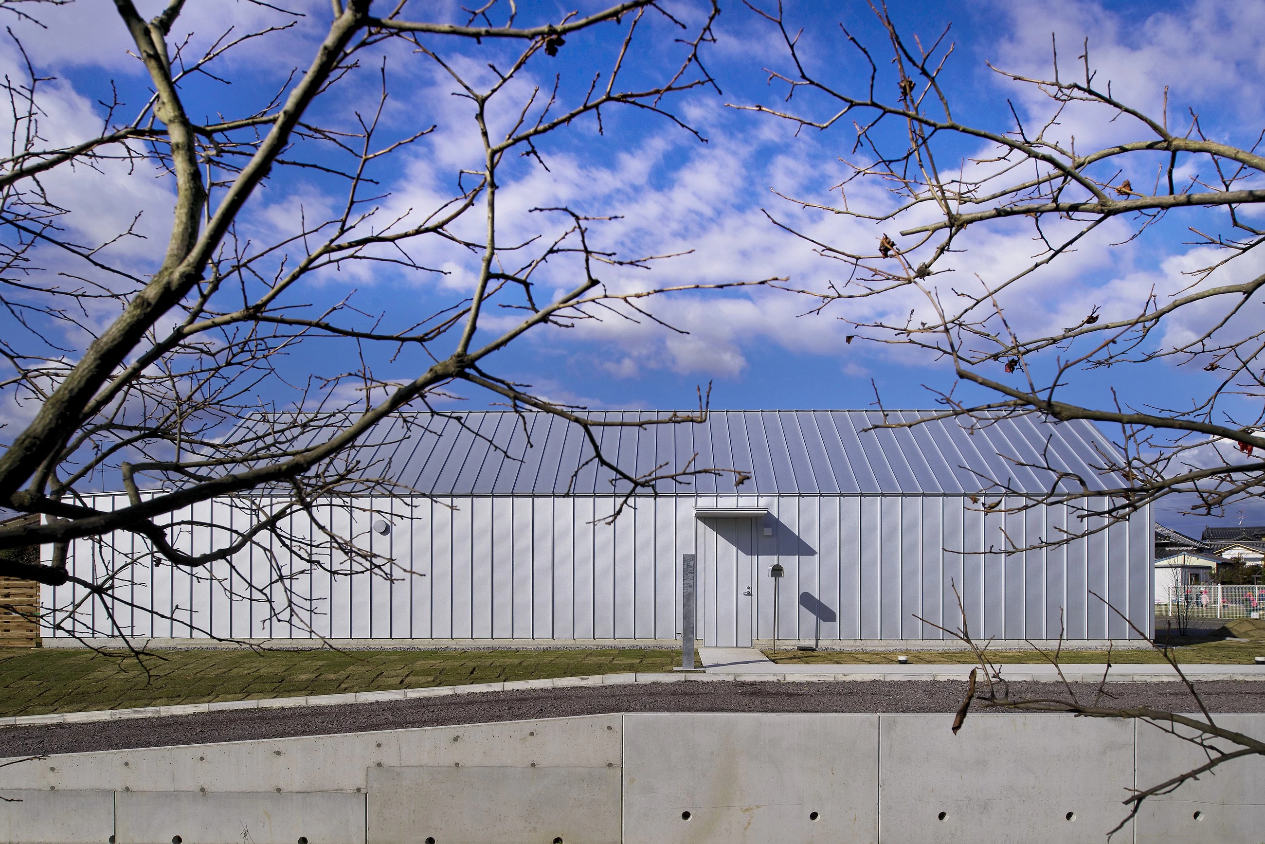 日本稻田中的“狗沙龙”住宅-16