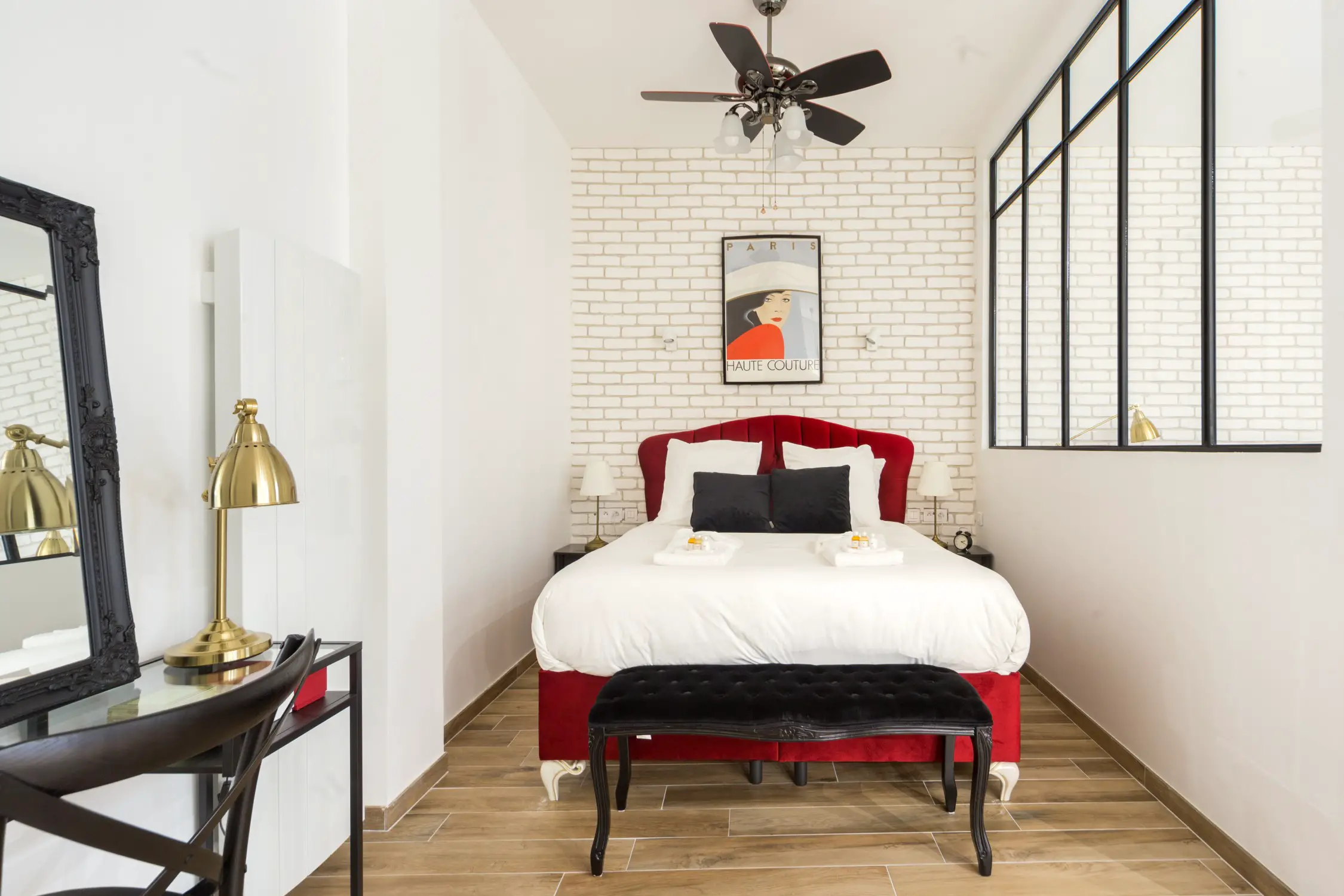 巴黎香榭丽舍迷你复式公寓的现代魅力-7