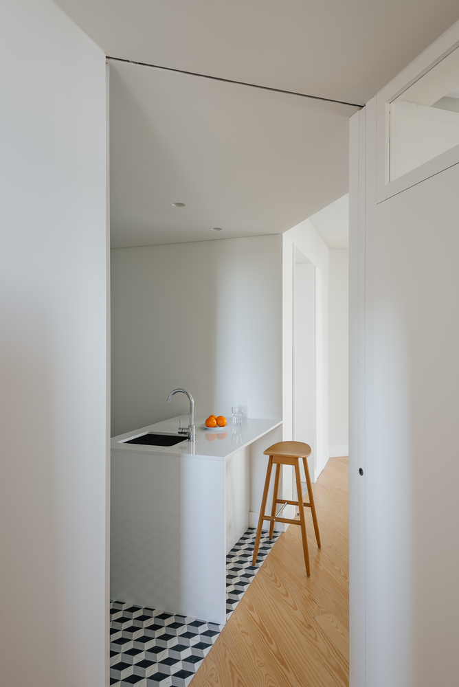 葡萄牙里斯本百年建筑翻新变身时尚住宅-41