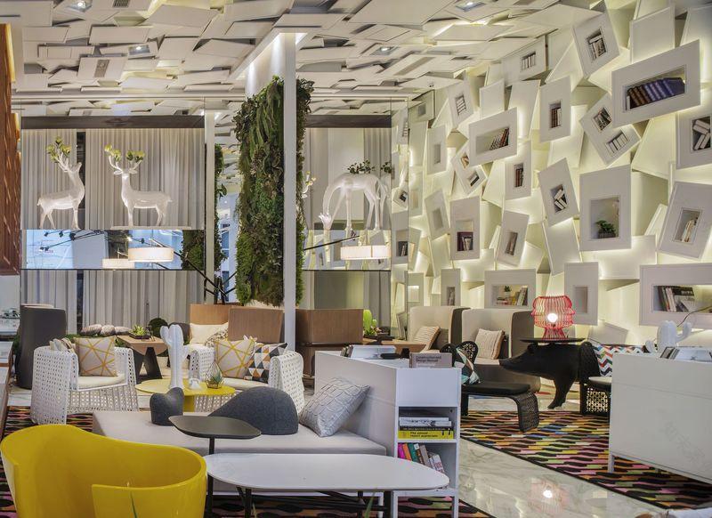 青岛万科桃花源售楼部 | 创新空间设计,彰显独特风格-13