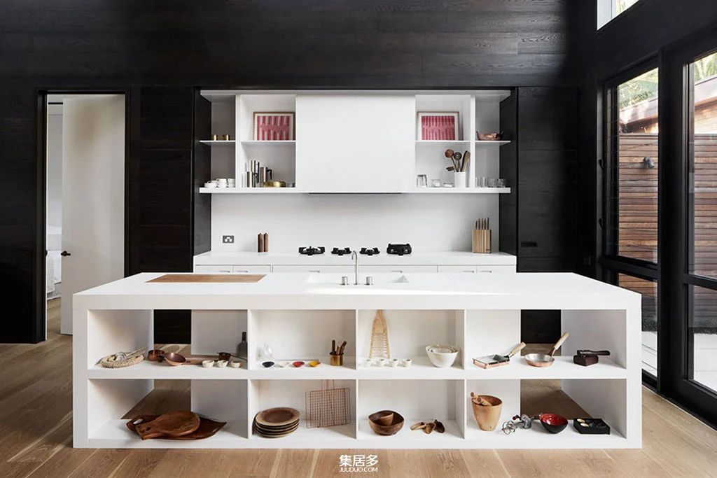 黑色立面与中世纪装饰组合的澳大利亚海岛度假屋-4