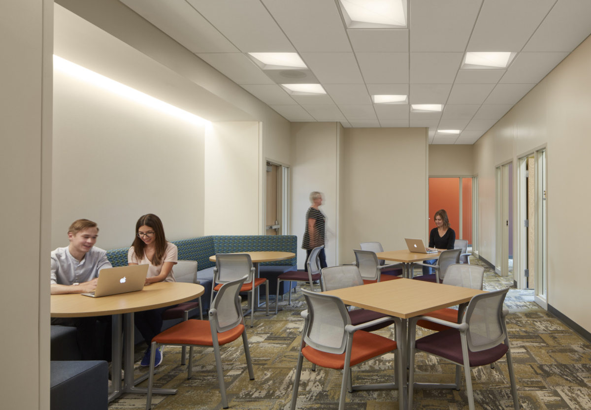 Iowa 大学 Elizabeth Catlett Hall-14