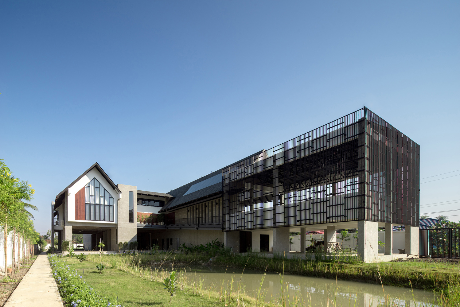 泰国乡村绿色隐居—— Baan Klang Suan ForX Design Studio-33