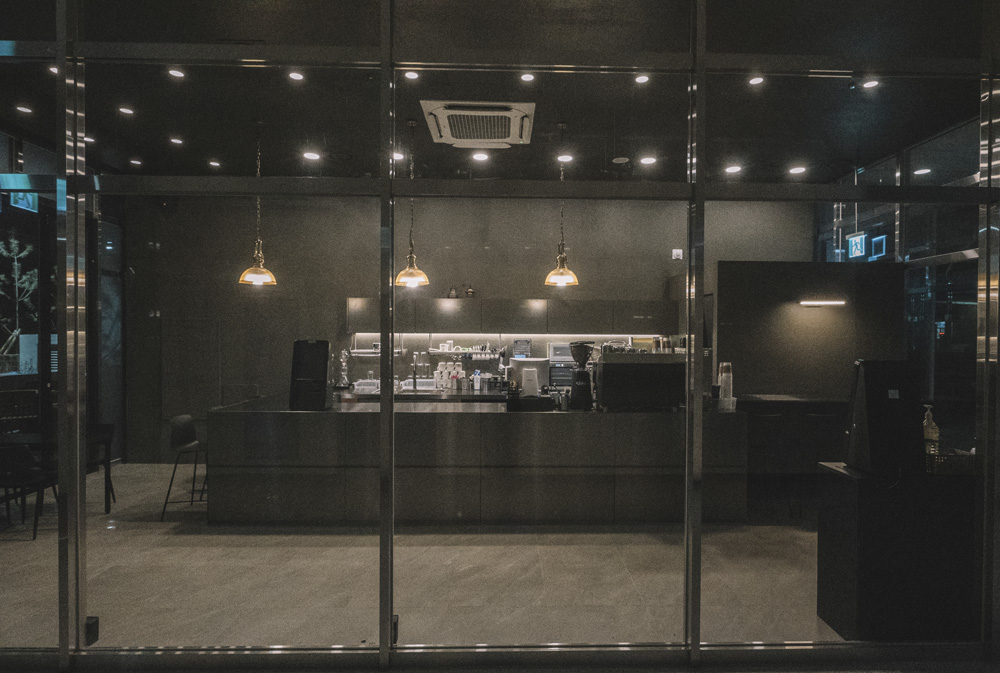 现代简约咖啡厅设计，演绎时尚与品味-3