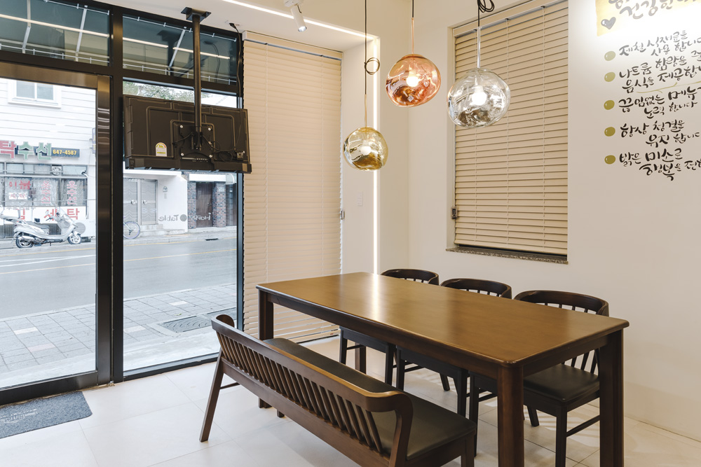 白色木纹，18 平极简韩屋的惊艳设计-9