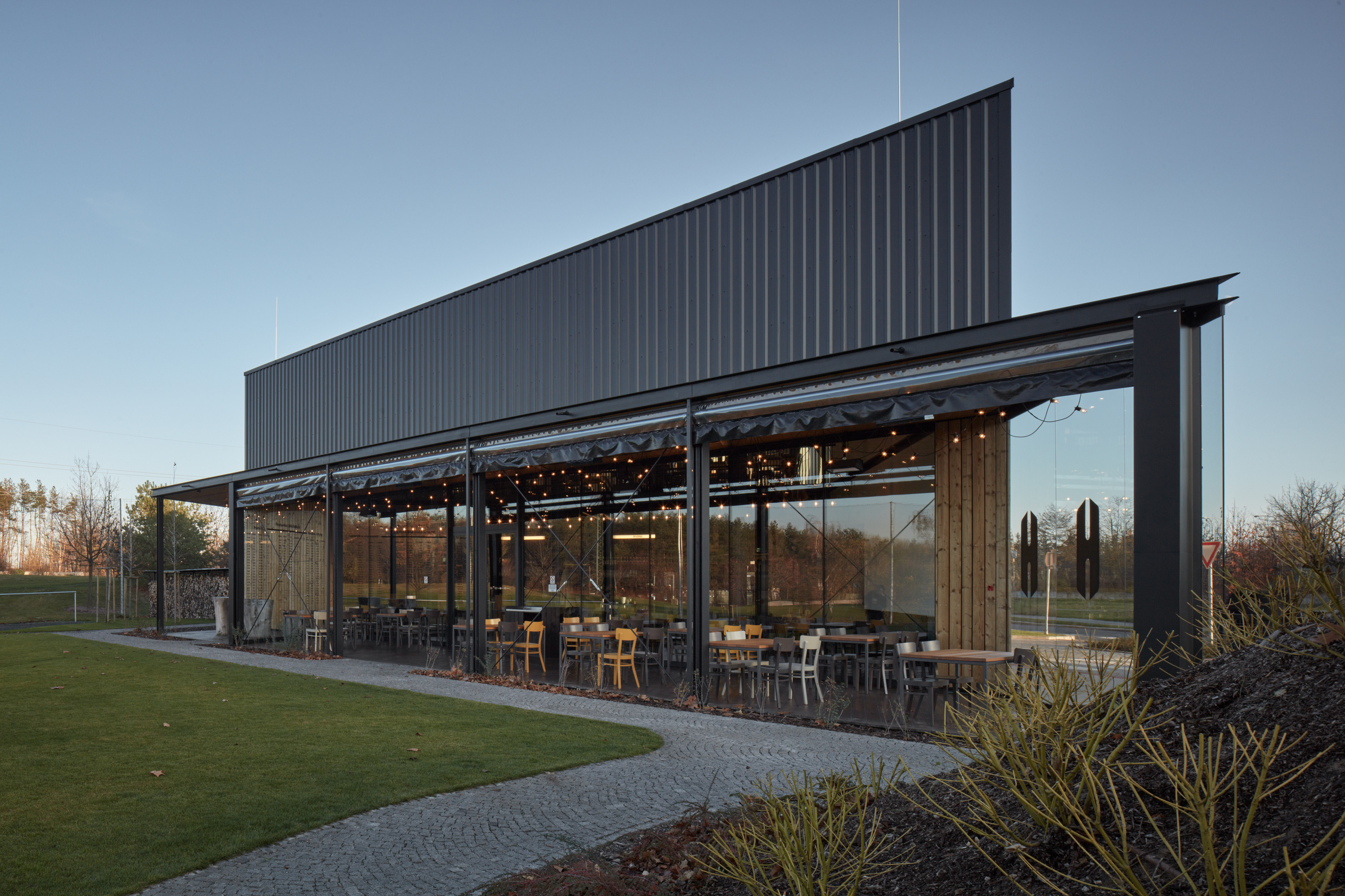 Prague Hostivar H2 啤酒餐厅设计-46