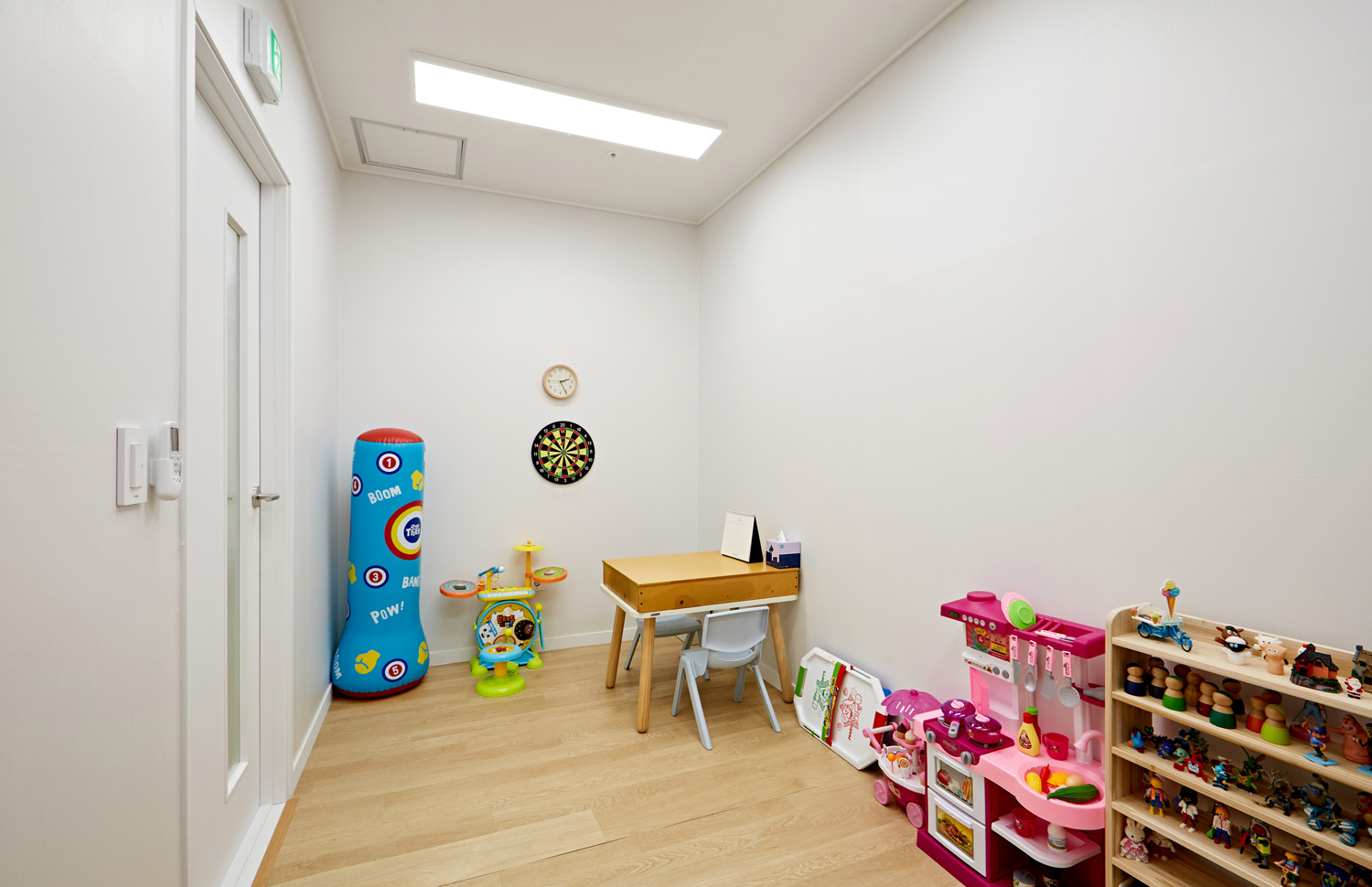 24 平米儿童发展中心，极简设计展现无限可能-13