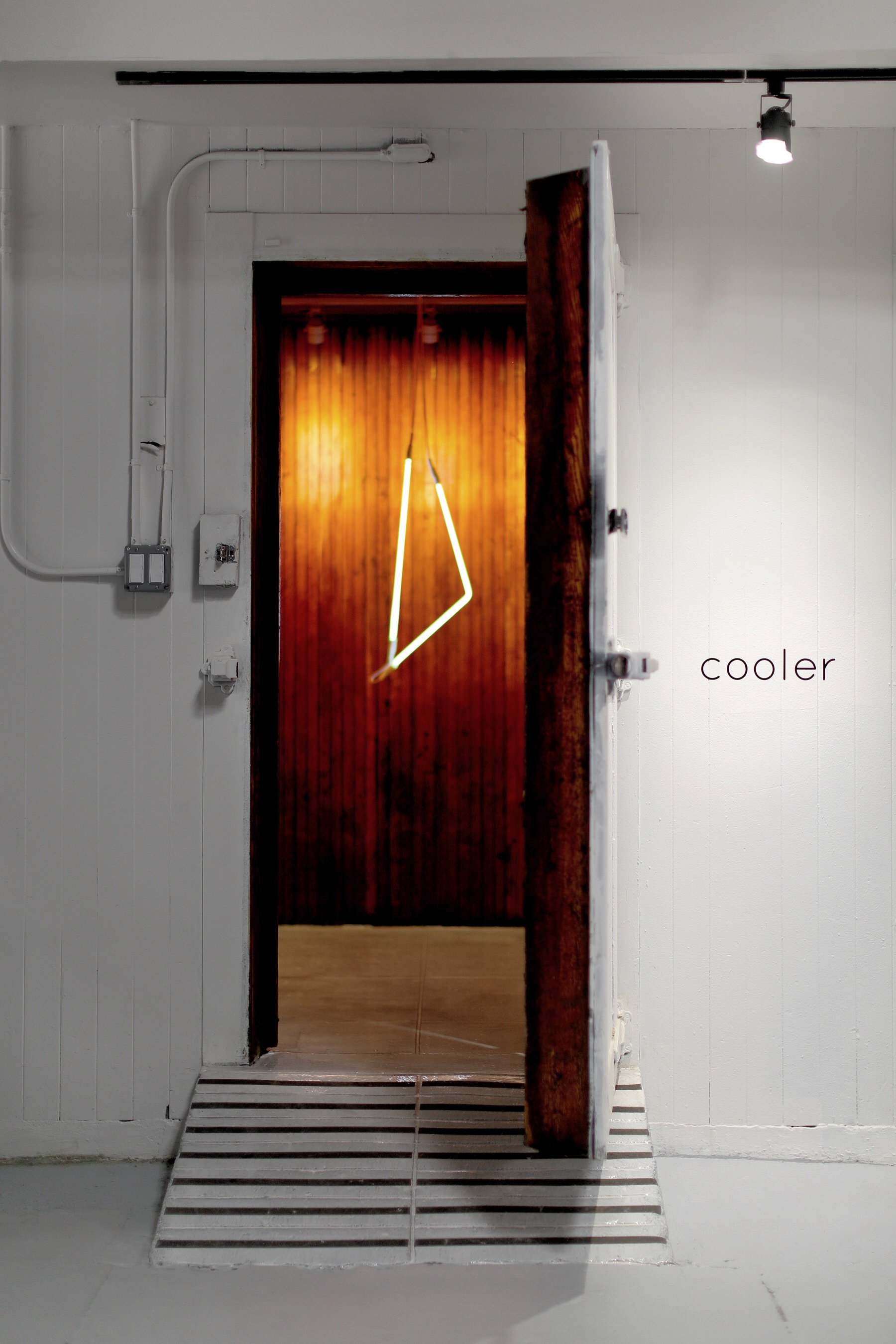 纽约百年仓库变身木艺画廊——Madera Showroom / Cooler Gallery-18