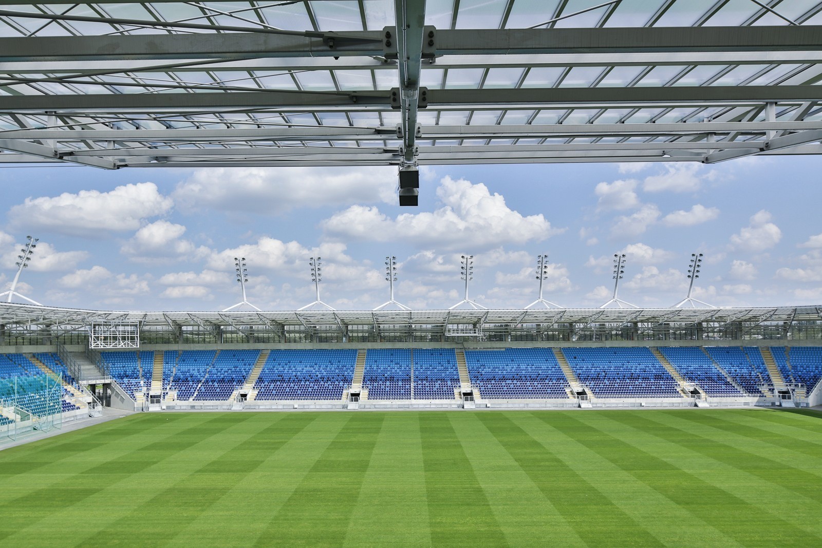 波兰卢布林体育馆,现代功能与视觉冲击的融合-13