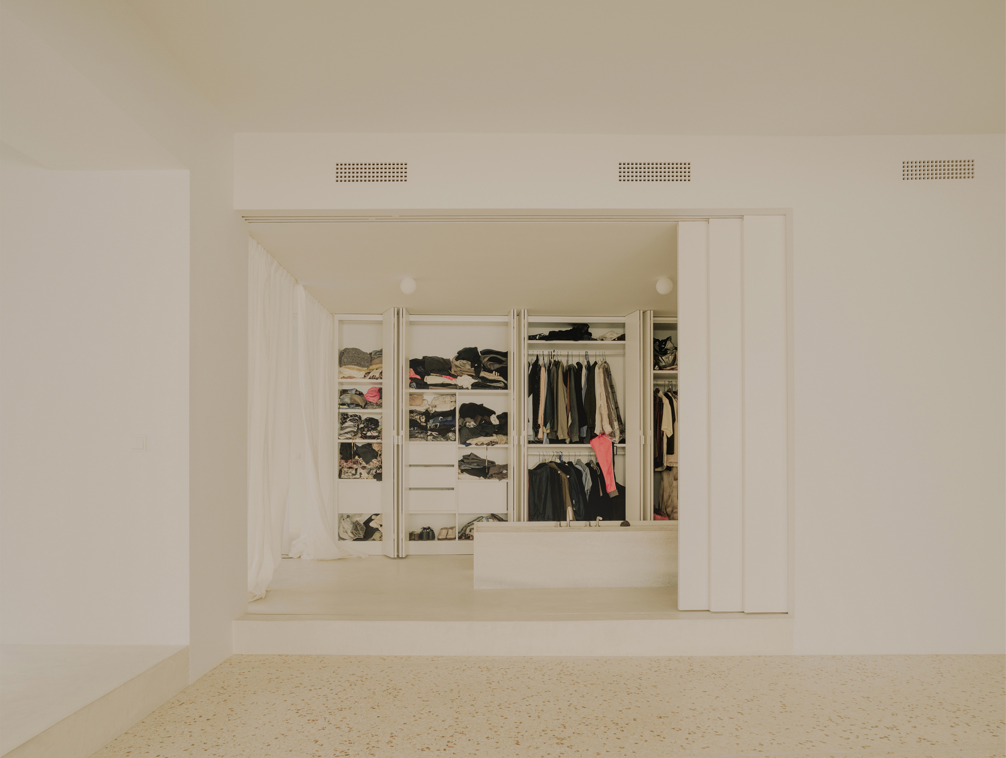 Astral Weeks Flat and Exhibition Space / Oblique-27