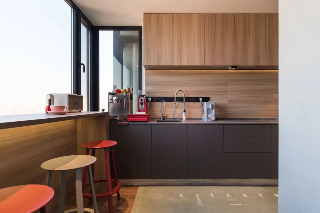 现代简约之家 · 舒适与趣味的完美融合丨王作方-58