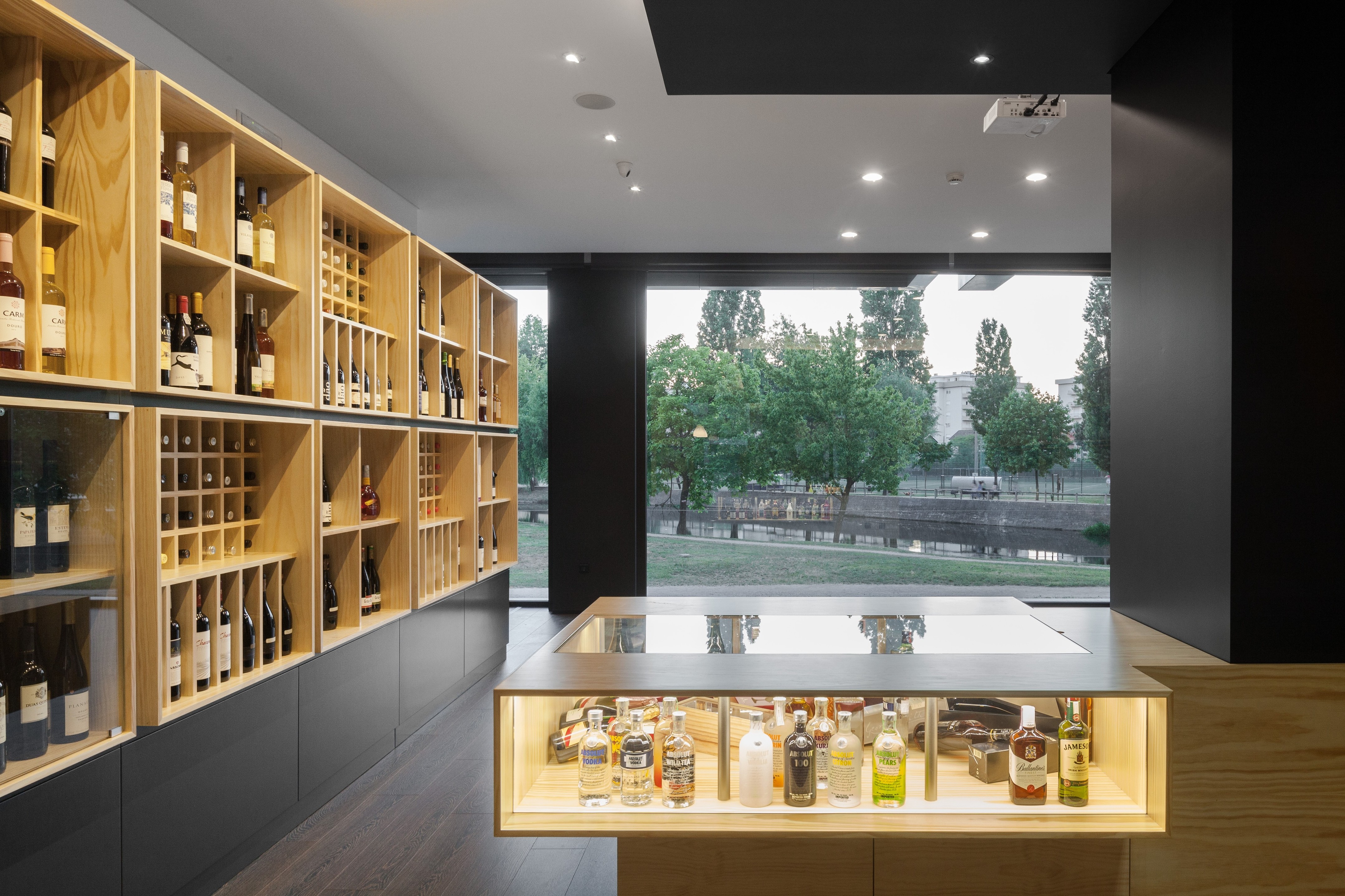 葡萄牙北部酒庄设计,融入自然美景的瓶子议会-15