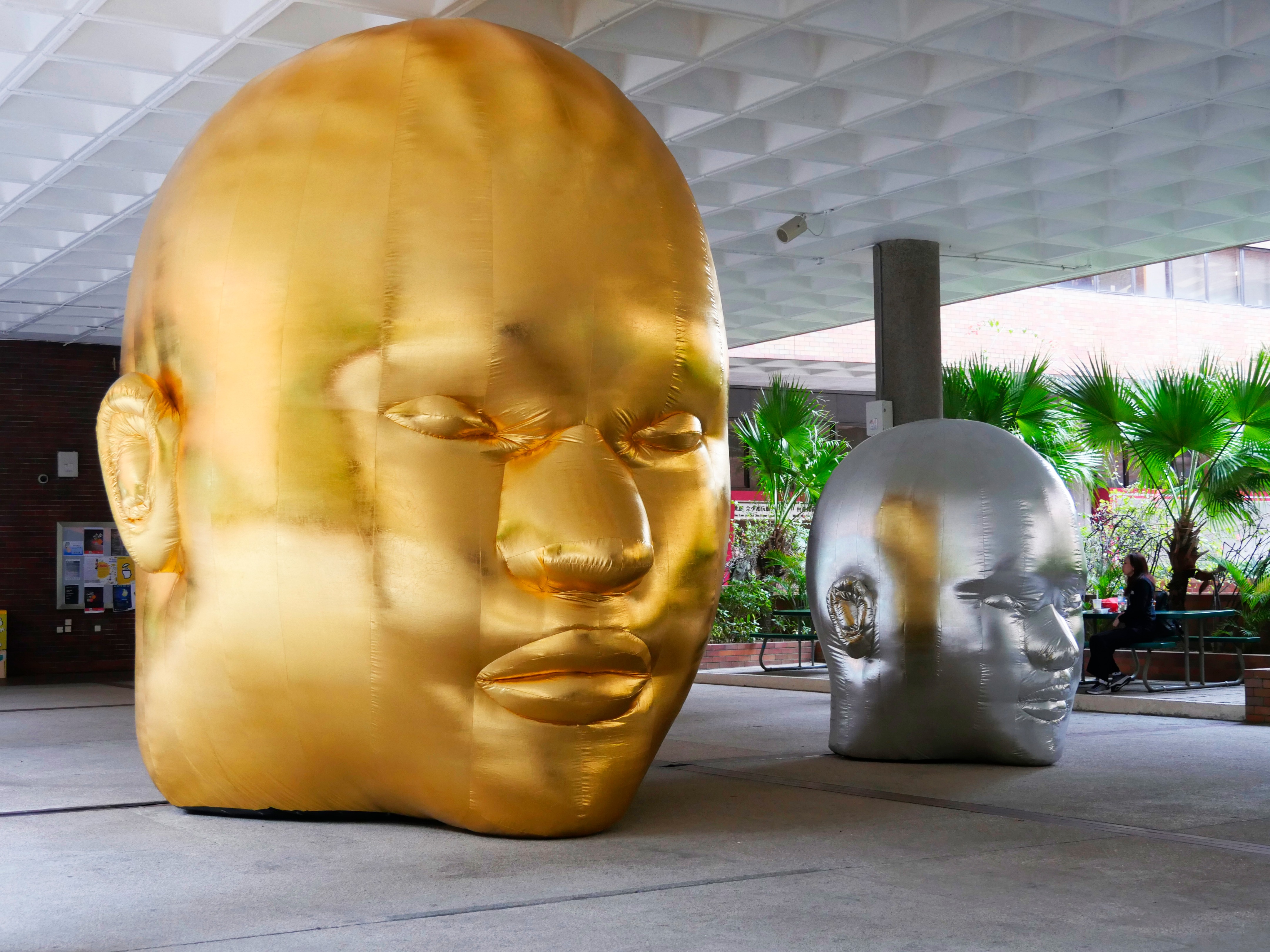 充气雕塑构建数字化空间，时尚与建筑的跨界融合-7