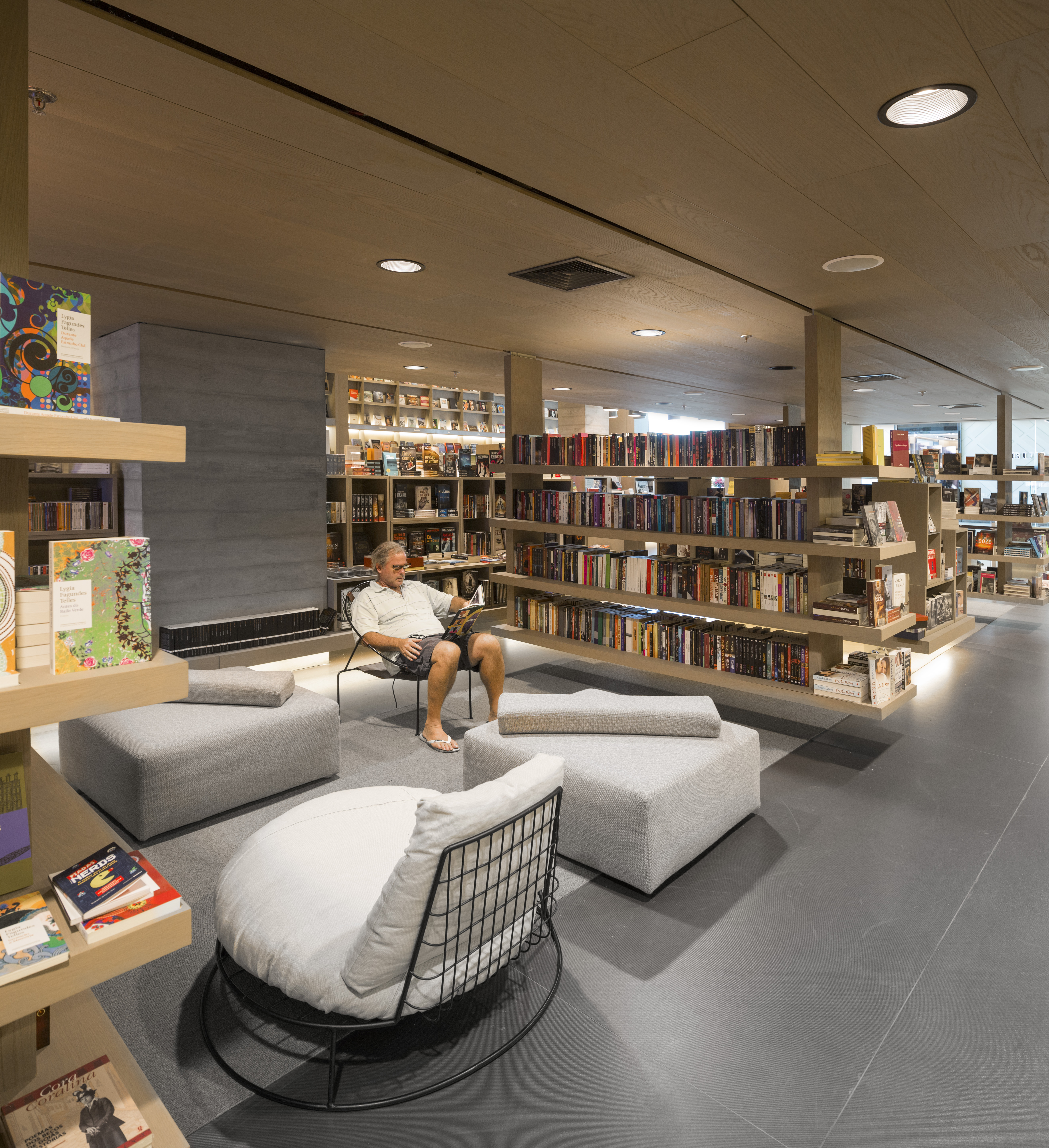 巴西 Saraiva 书店 | 公共广场与图书馆的完美融合-19