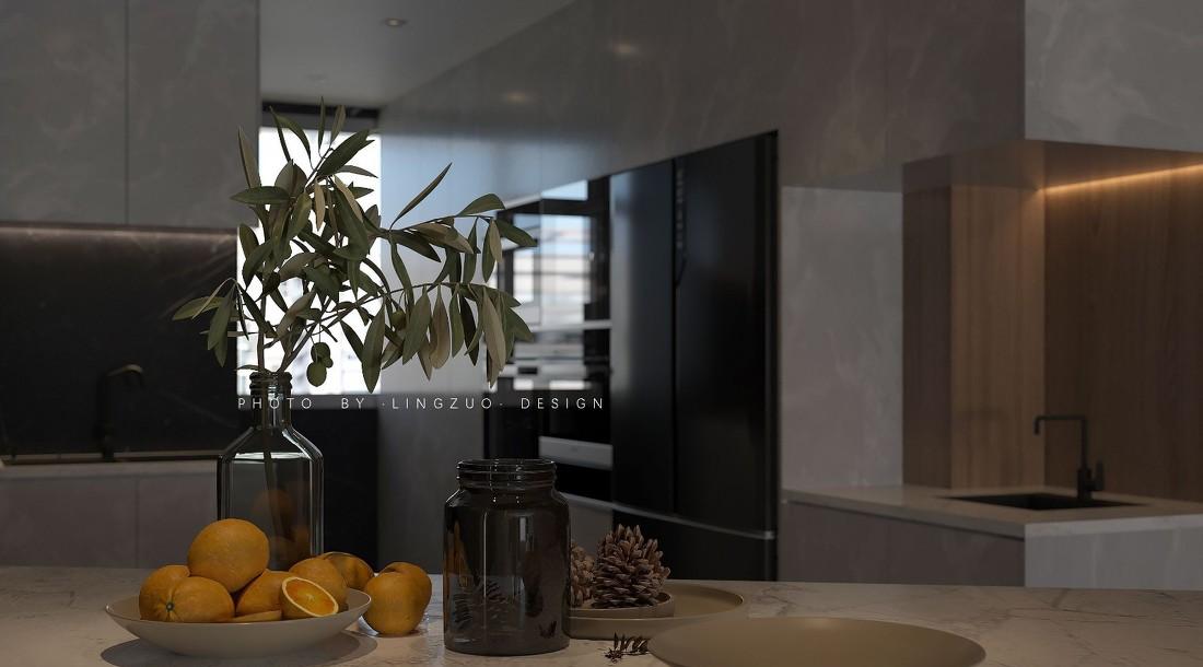 温润木质空间,开放式餐厨,艺术气息主卧——红与蓝的纯粹生活-9