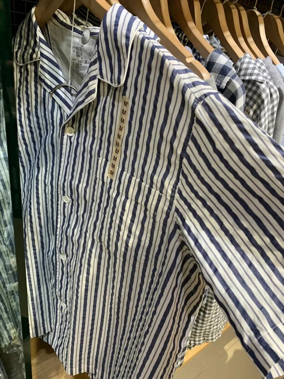 一秒穿回60年代？无印良品秋季新款被指设计“大翻车”！网友：这是要凭票购买？-110