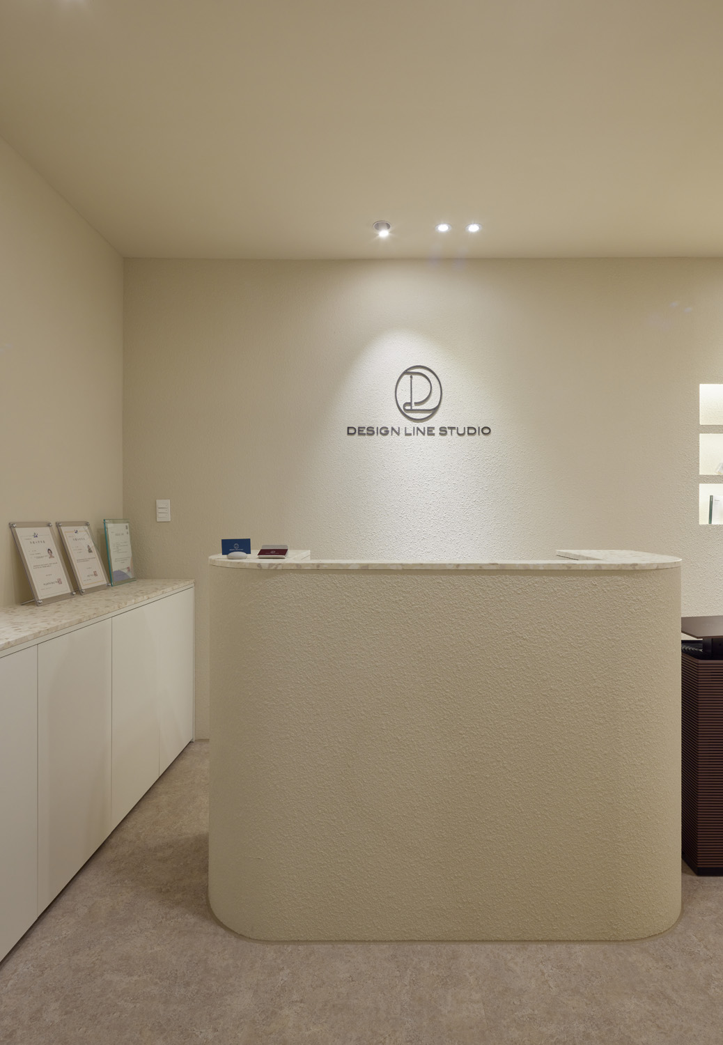 高级时尚的 21 平米皮肤管理室内设计-13