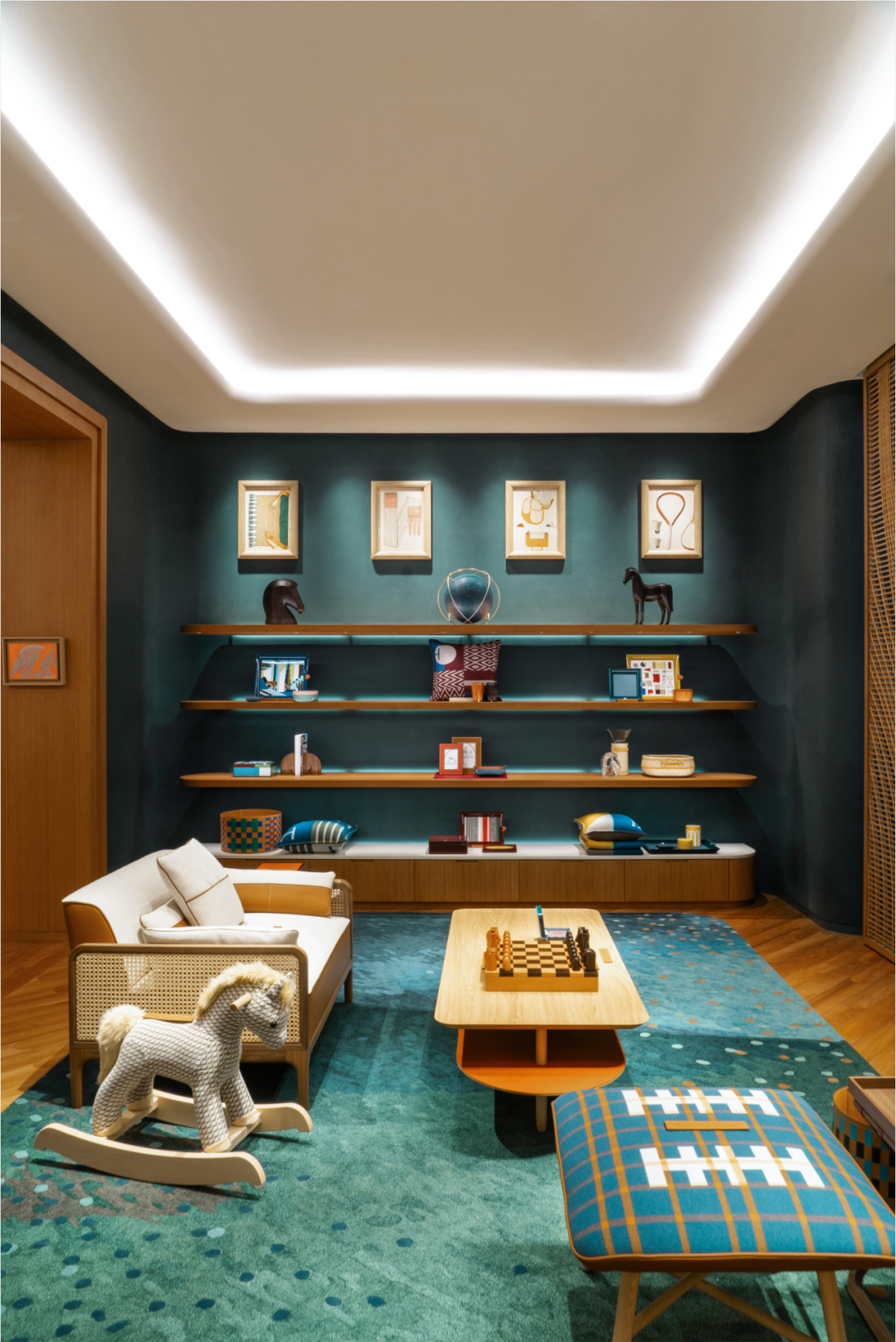 Hermès雅加达精品店焕新:法式邂逅茶绿梦境-7