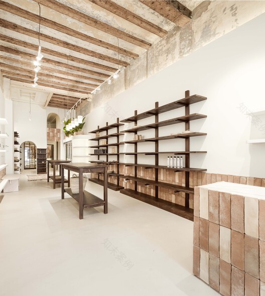 巴塞罗那 La Cofradia 社会市场丨西班牙巴塞罗那丨Berd Studio-12