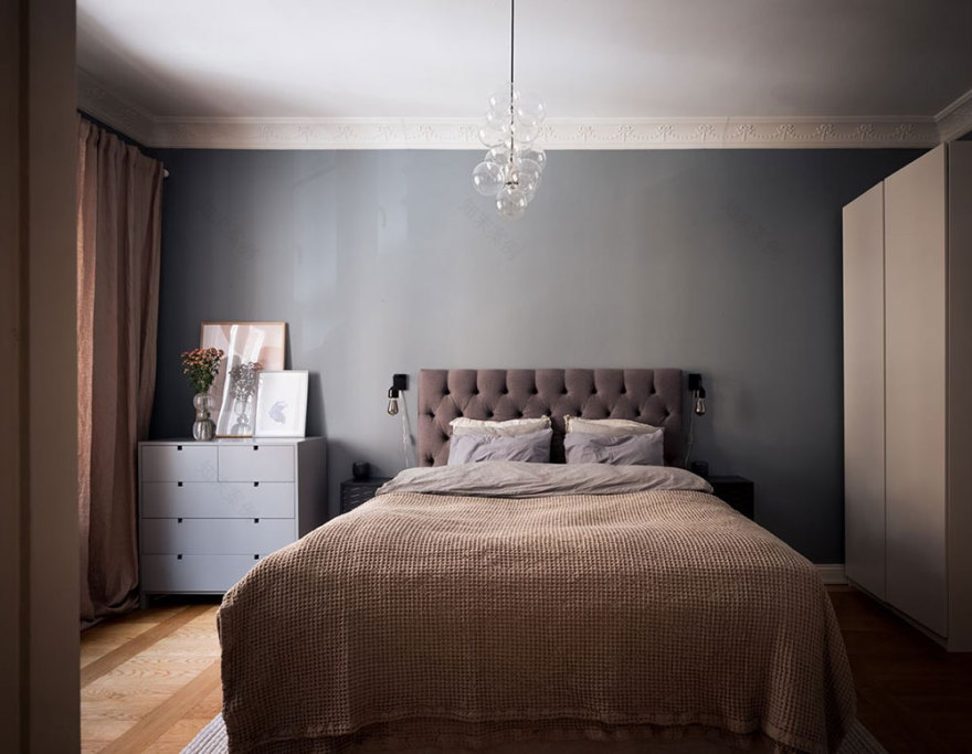 北欧风格粉色天花板公寓设计-11