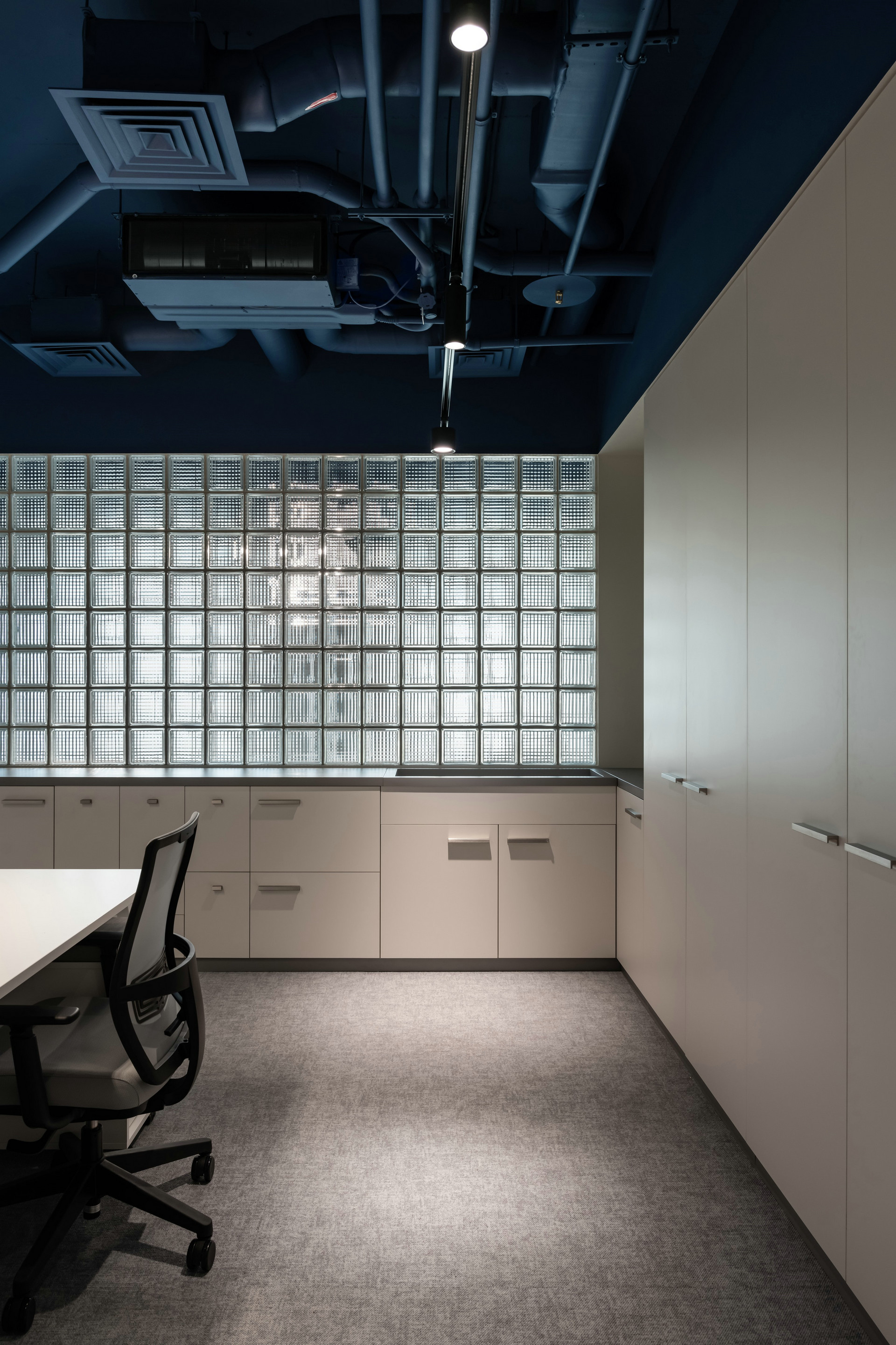 蓝色调，办公空间设计！-15