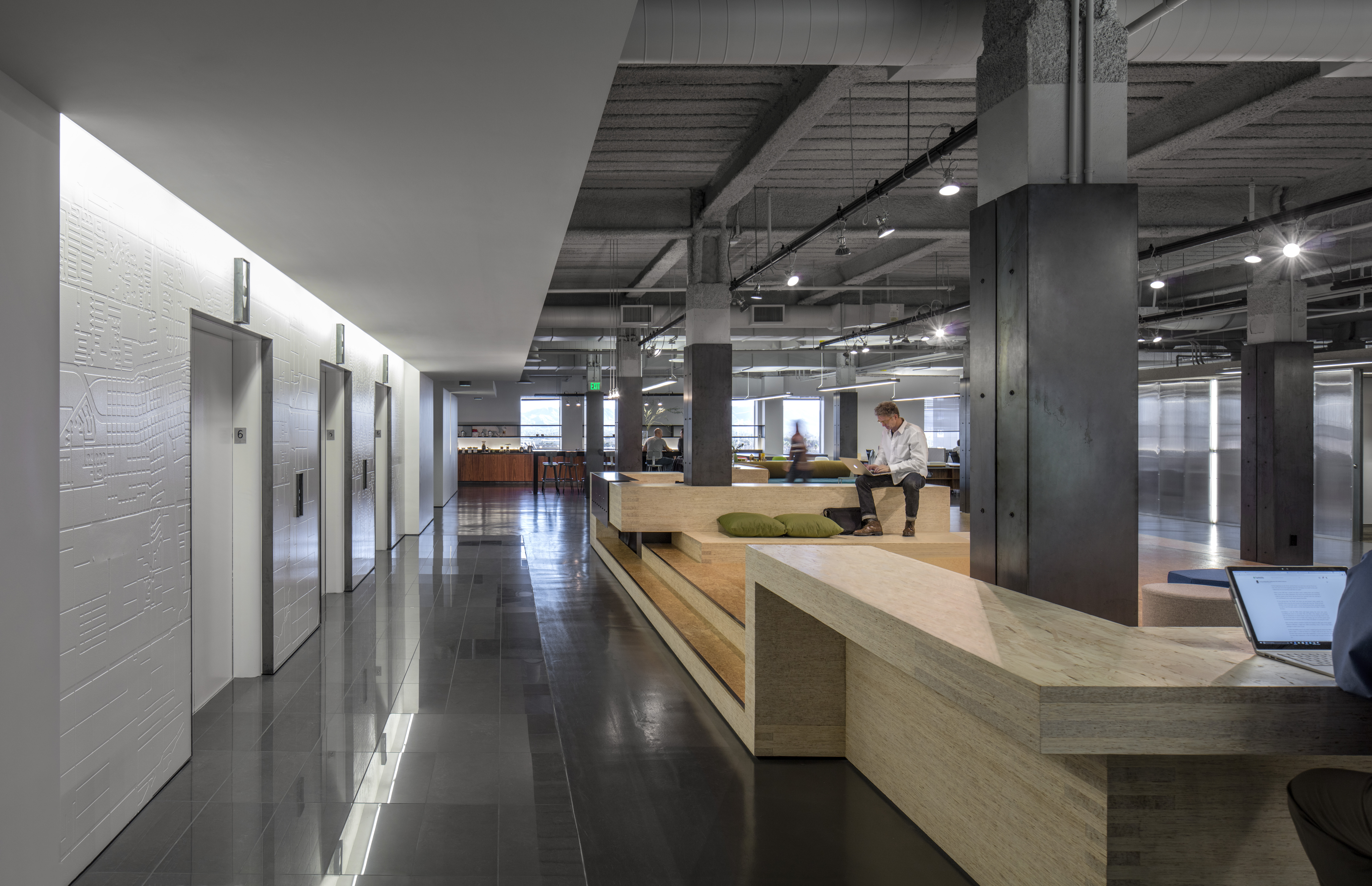 市井繁华之心 · 180 度公司打造的 Phoeni· 创业空间-7