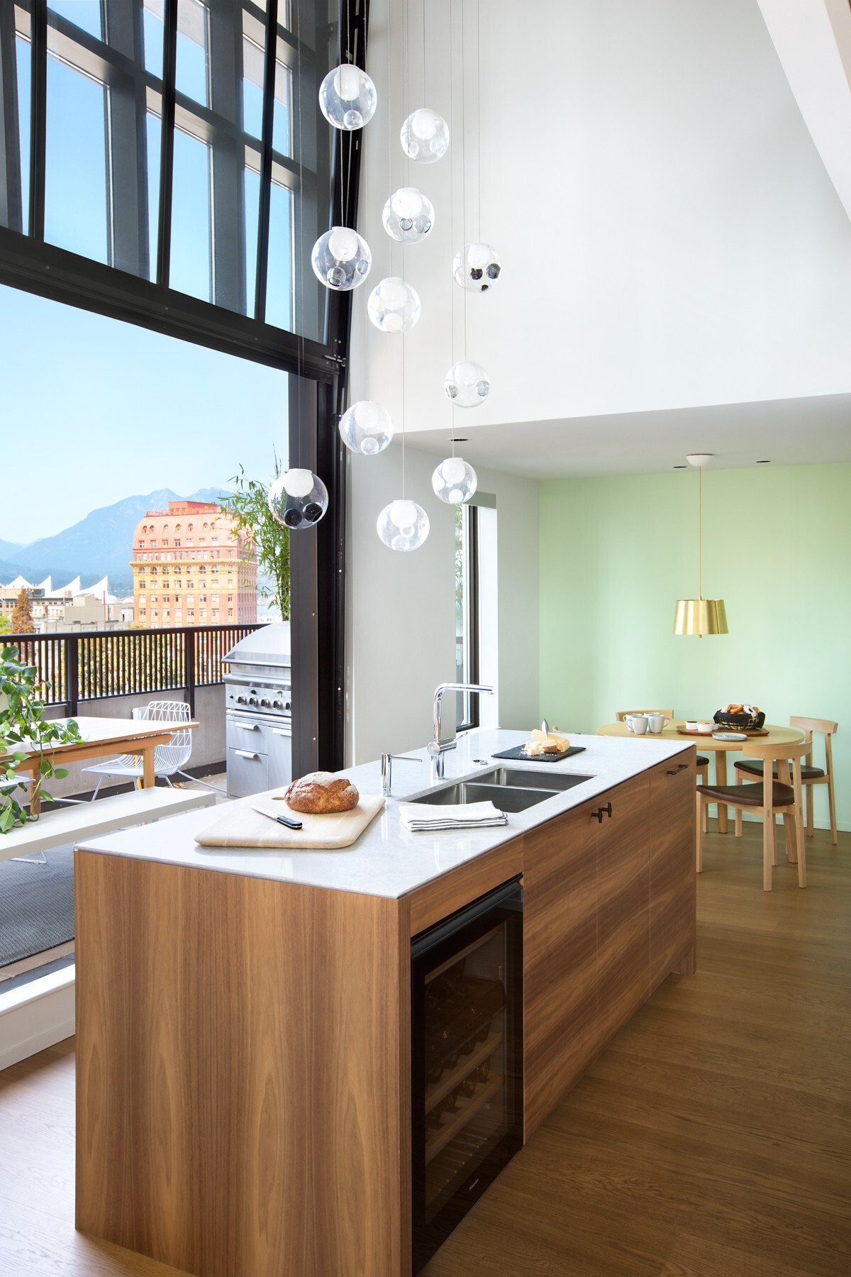 温哥华工业风公寓 | 打造开放空间,强调运动主题-12