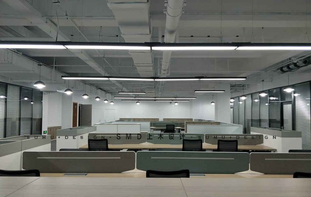 
极简风办公室让工作一样轻松自如 -4