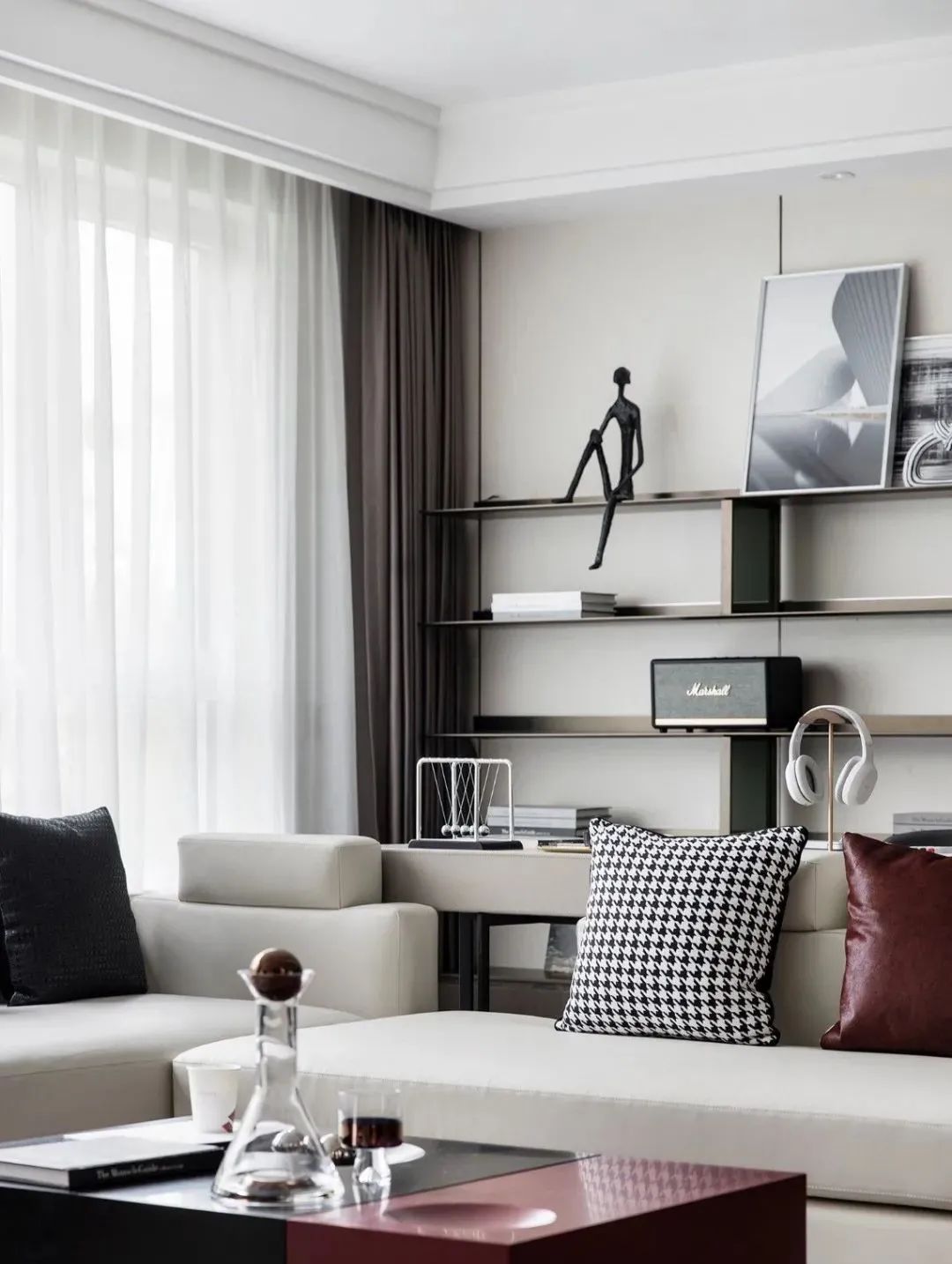 原木与玻璃的搭配,塑造百看不腻的家居空间-9