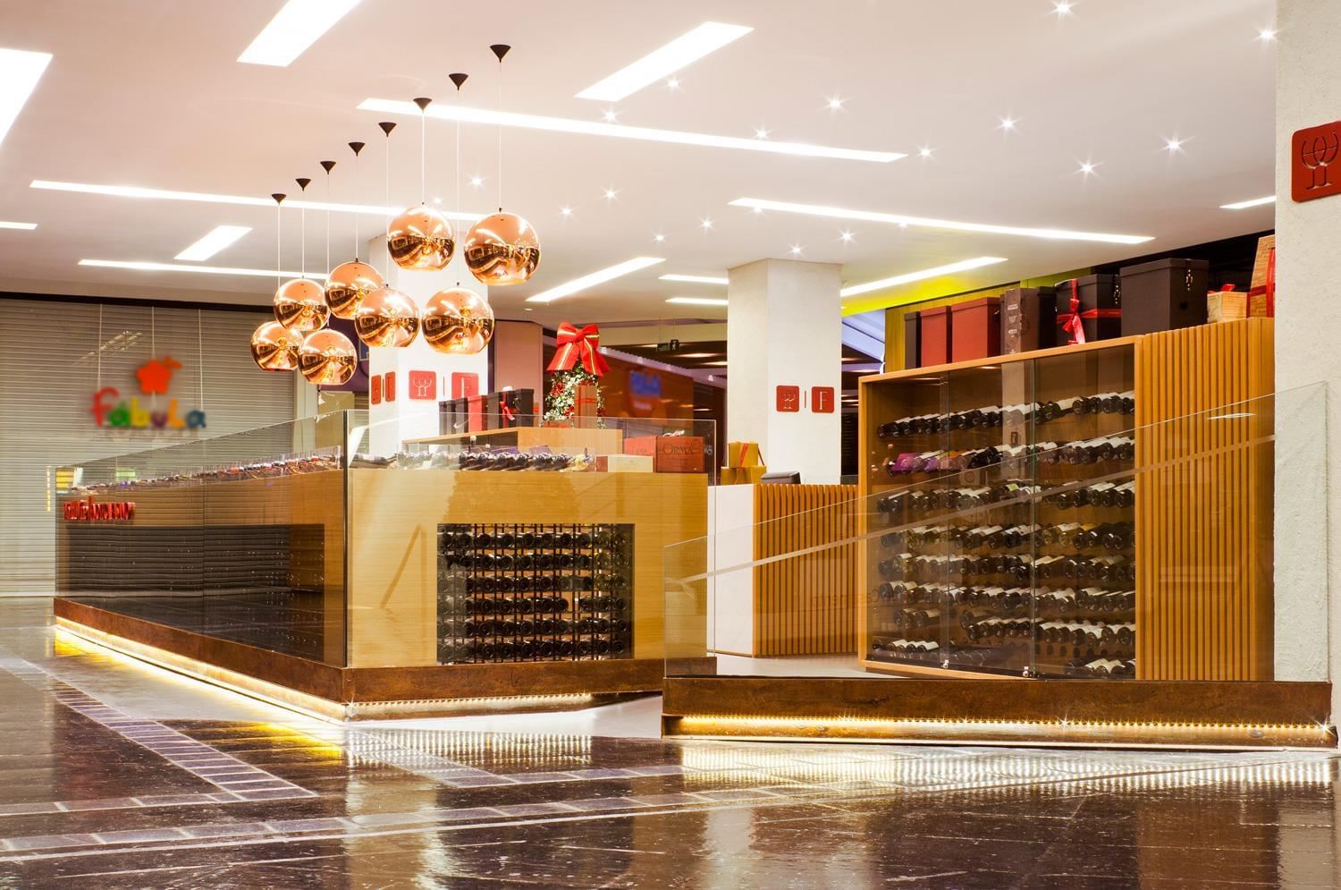 玻璃之魅 · RJ 购物中心的精致葡萄酒店设计-3