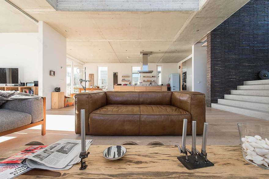 荷兰沙丘上的现代“岩石”别墅-38