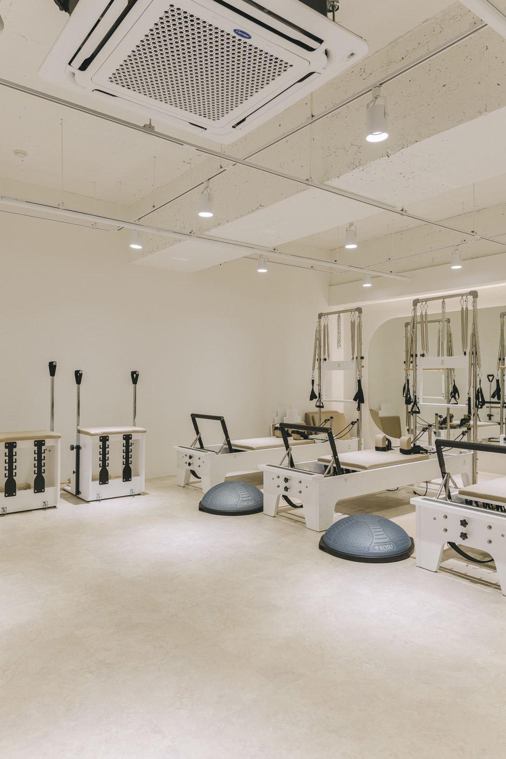 白色调的极简设计，韩国 Pilates 学院室内设计欣赏-17
