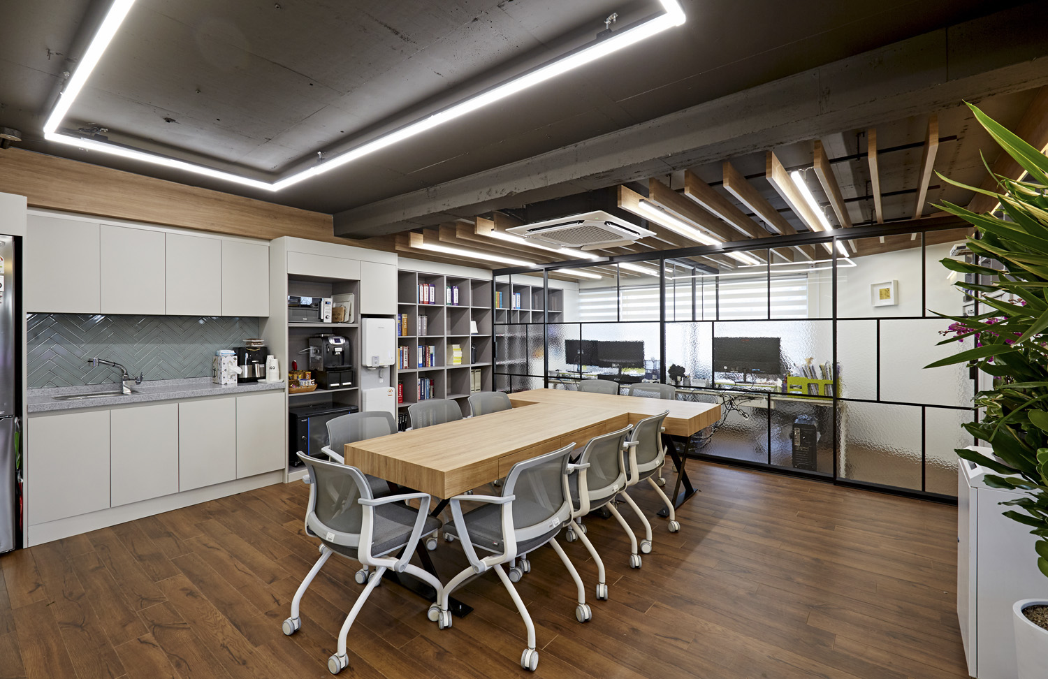 舒适简约的 68 平米律师事务所办公室设计-3