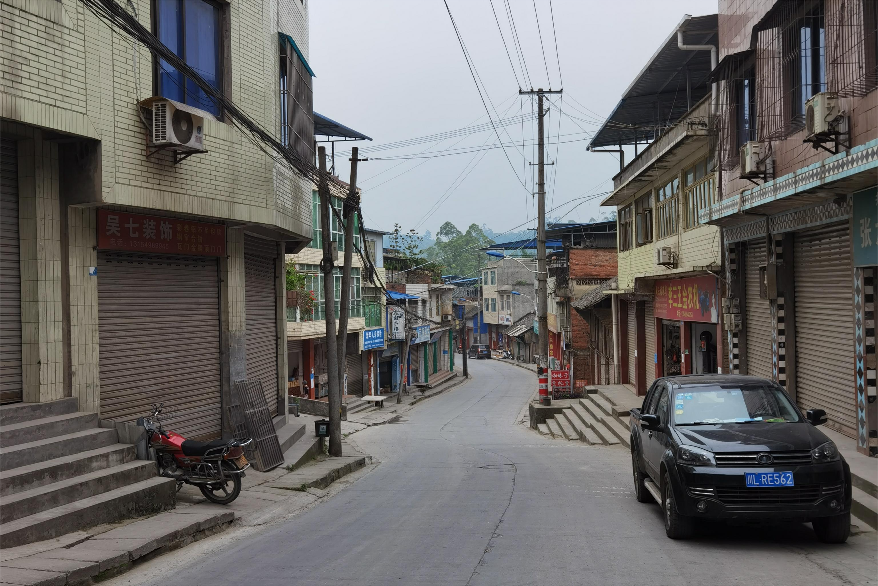 乐山市东林村镇文化中心，在60米屋檐下穿街走巷 / 时地建筑工作室-5