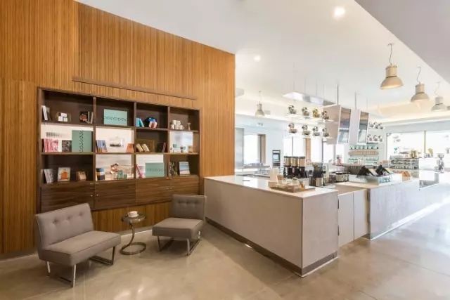 德州复古咖啡馆 CRAVE：粉嫩色彩打造的怀旧滋味-15