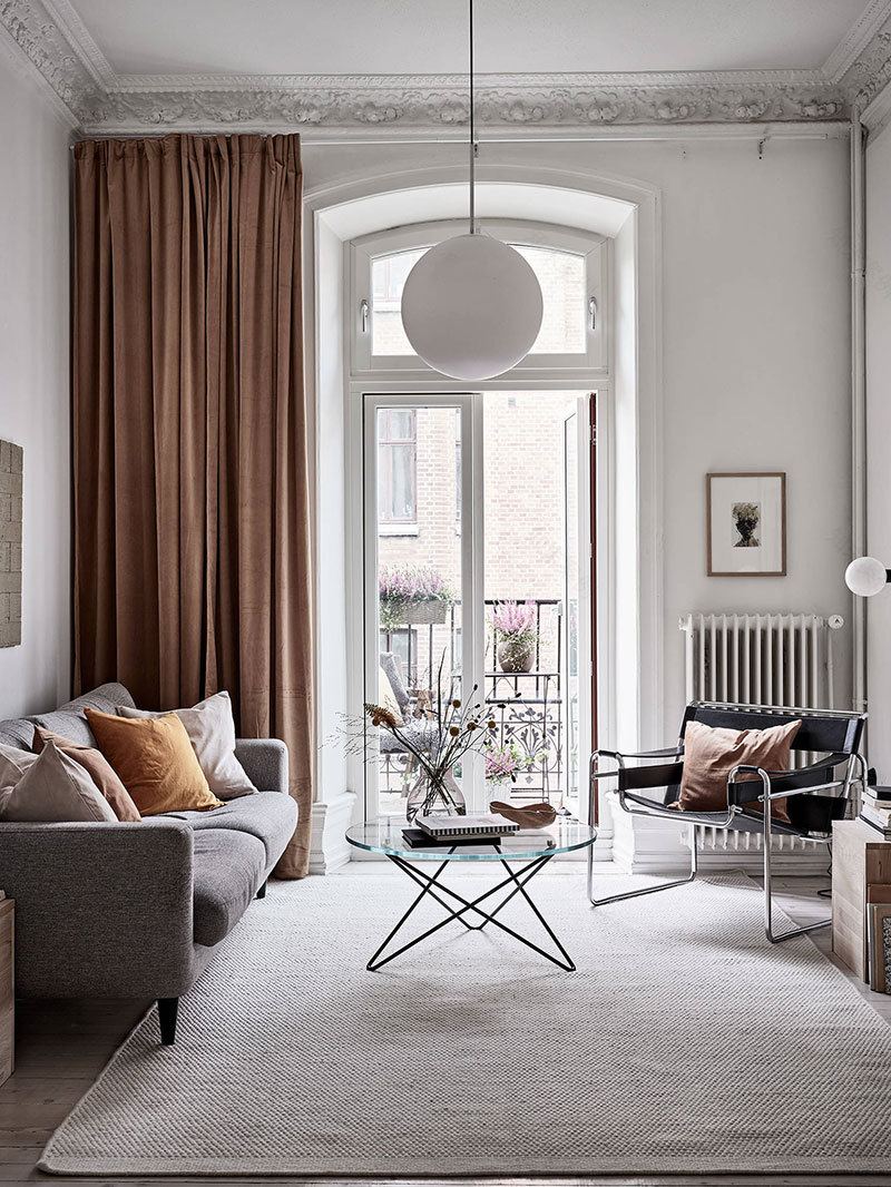 浪漫瑞典小公寓,高挑天花板与温馨阳台的完美结合-11