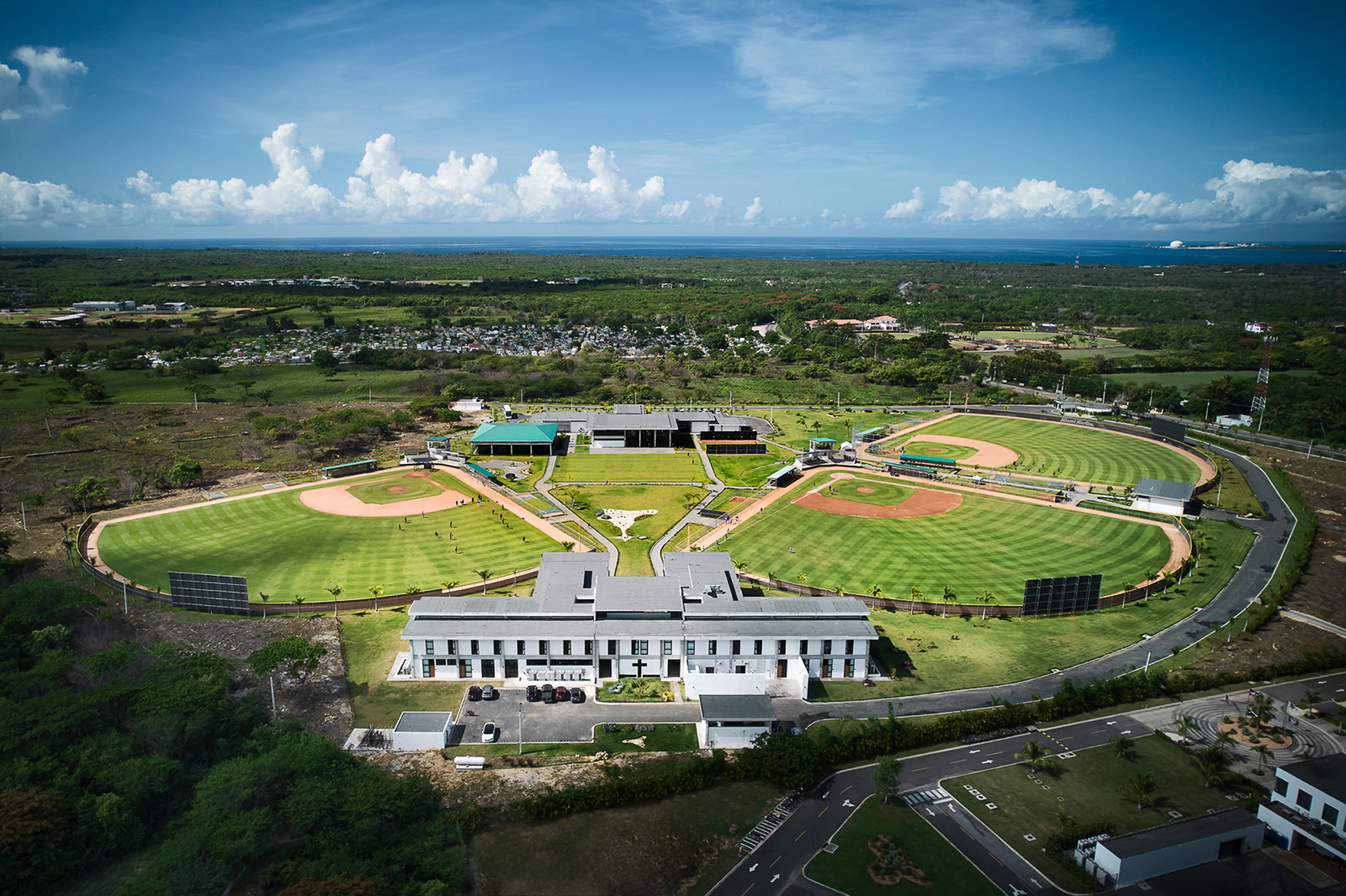 多米尼加共和国棒球学院丨Jones Haydu 和 JMF Arquitectos-3