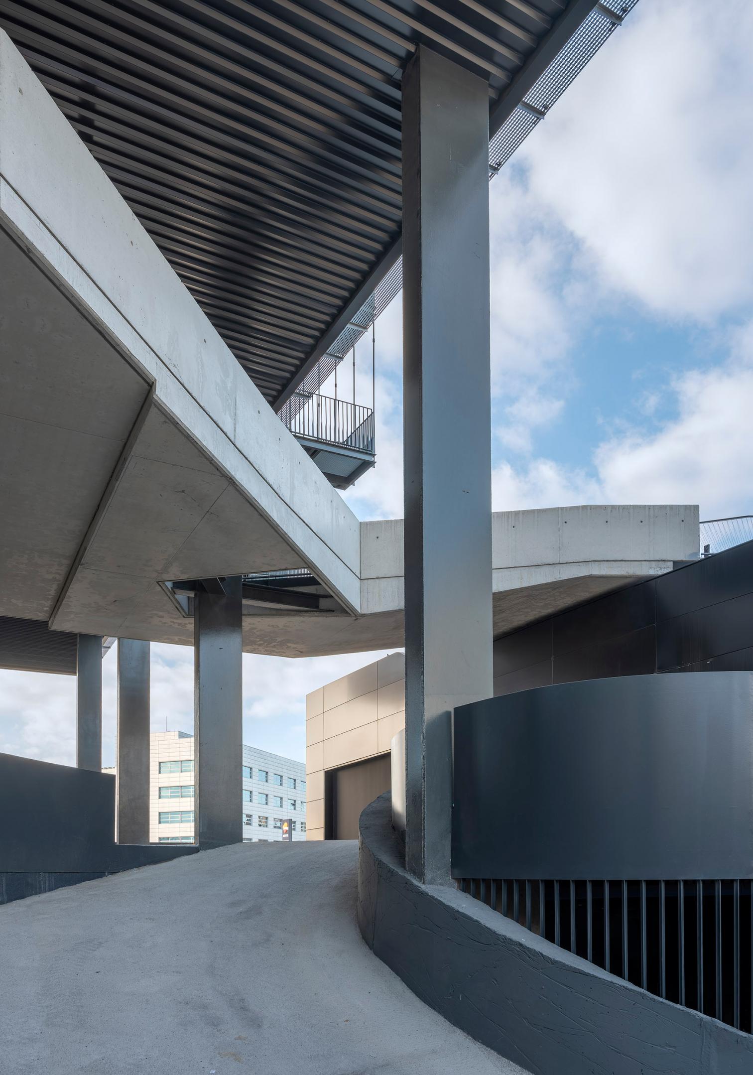 西班牙 Sant Cugat del Vallès 节能办公楼设计丨西班牙巴塞罗那丨Manuel Bailo 和 Rosa Rull-19