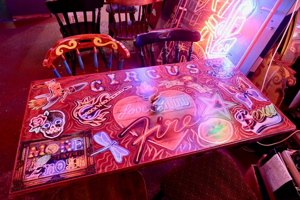 伦敦“上帝的垃圾场” | 霓虹灯的迷幻世界-23